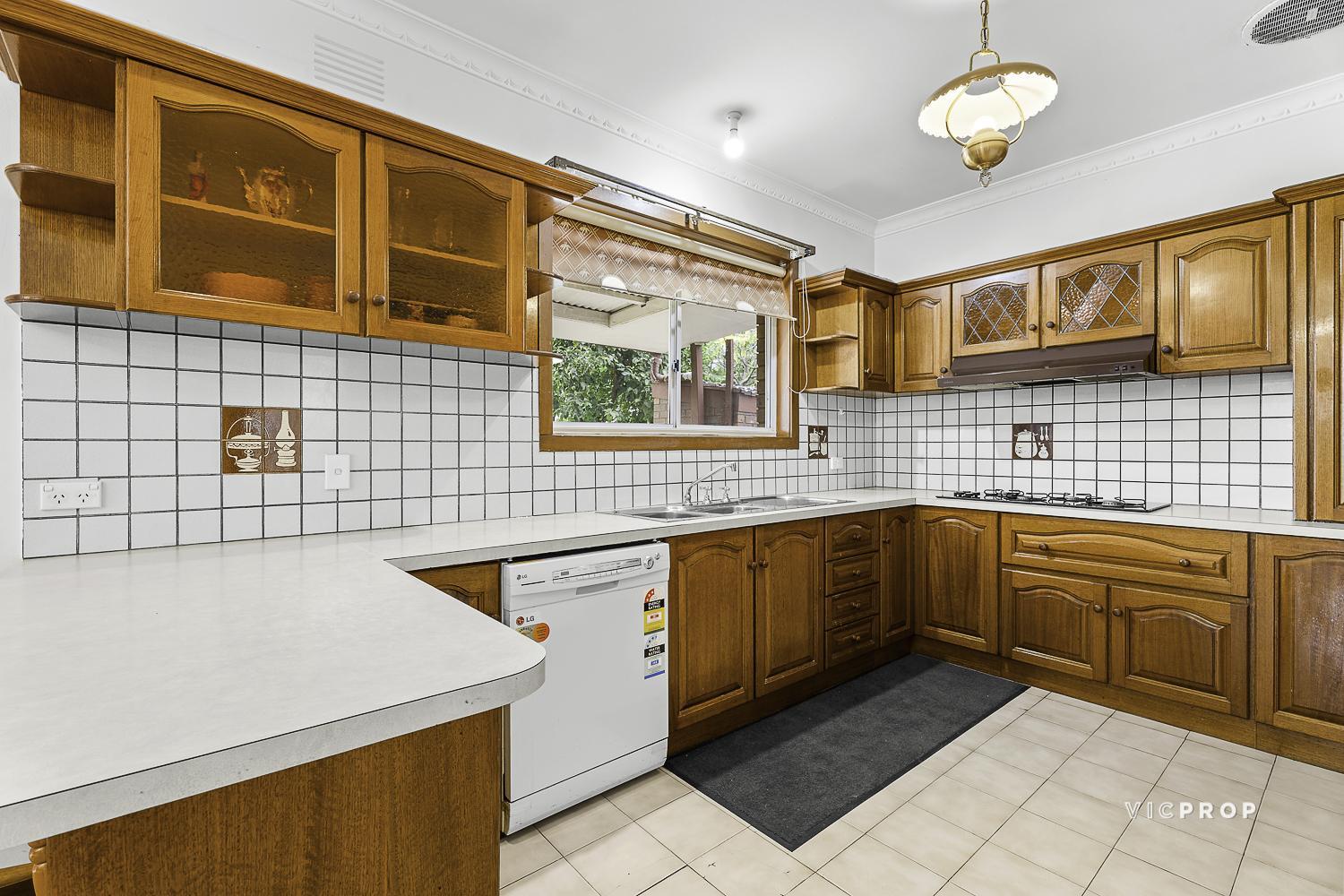 2 Peronne Street, Pascoe Vale South, VIC 3044 - Image 3