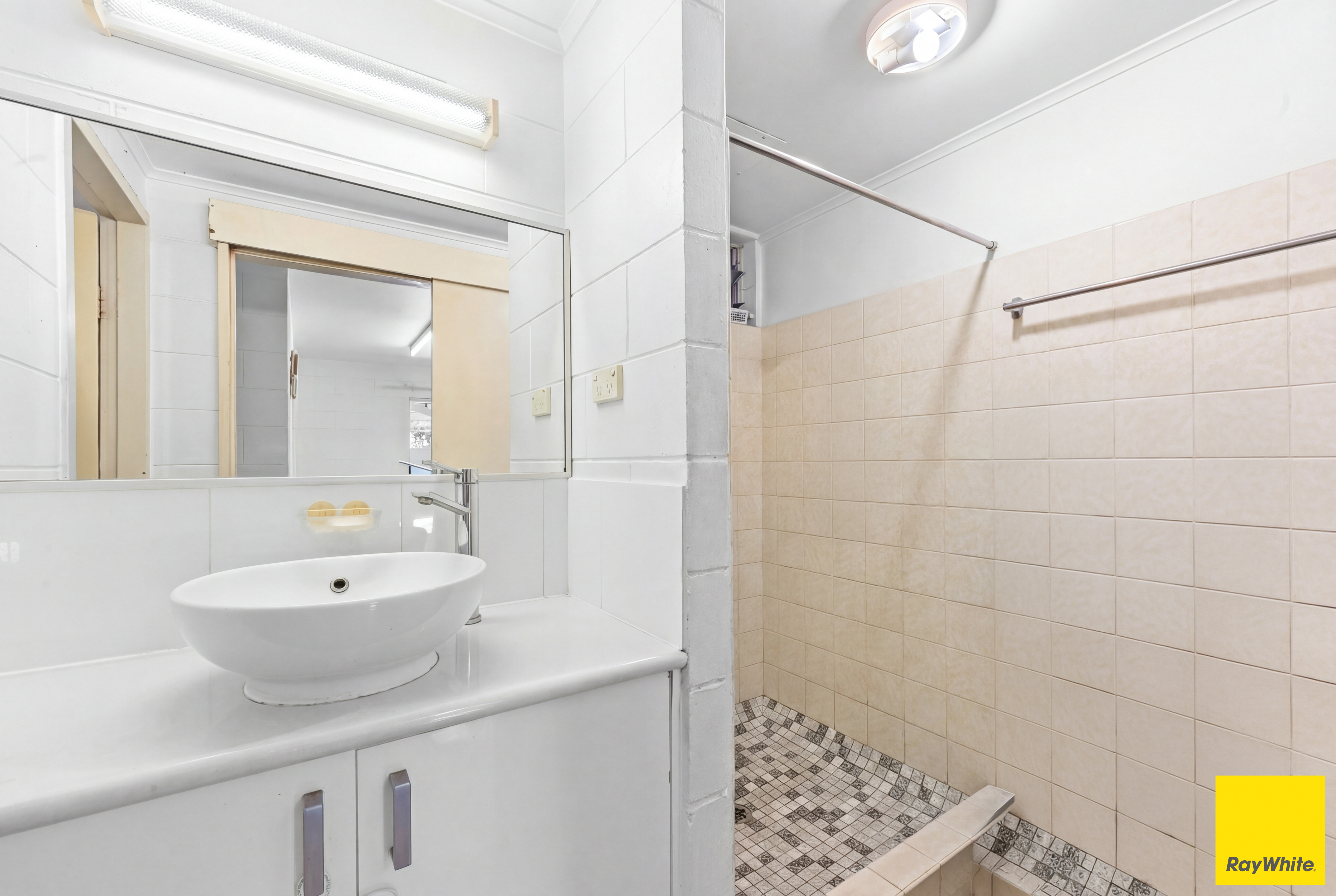 CAIRNS PREMIER LODGE 2 392 SEVERIN STREET, PARRAMATTA PARK QLD 4870 - Image 6