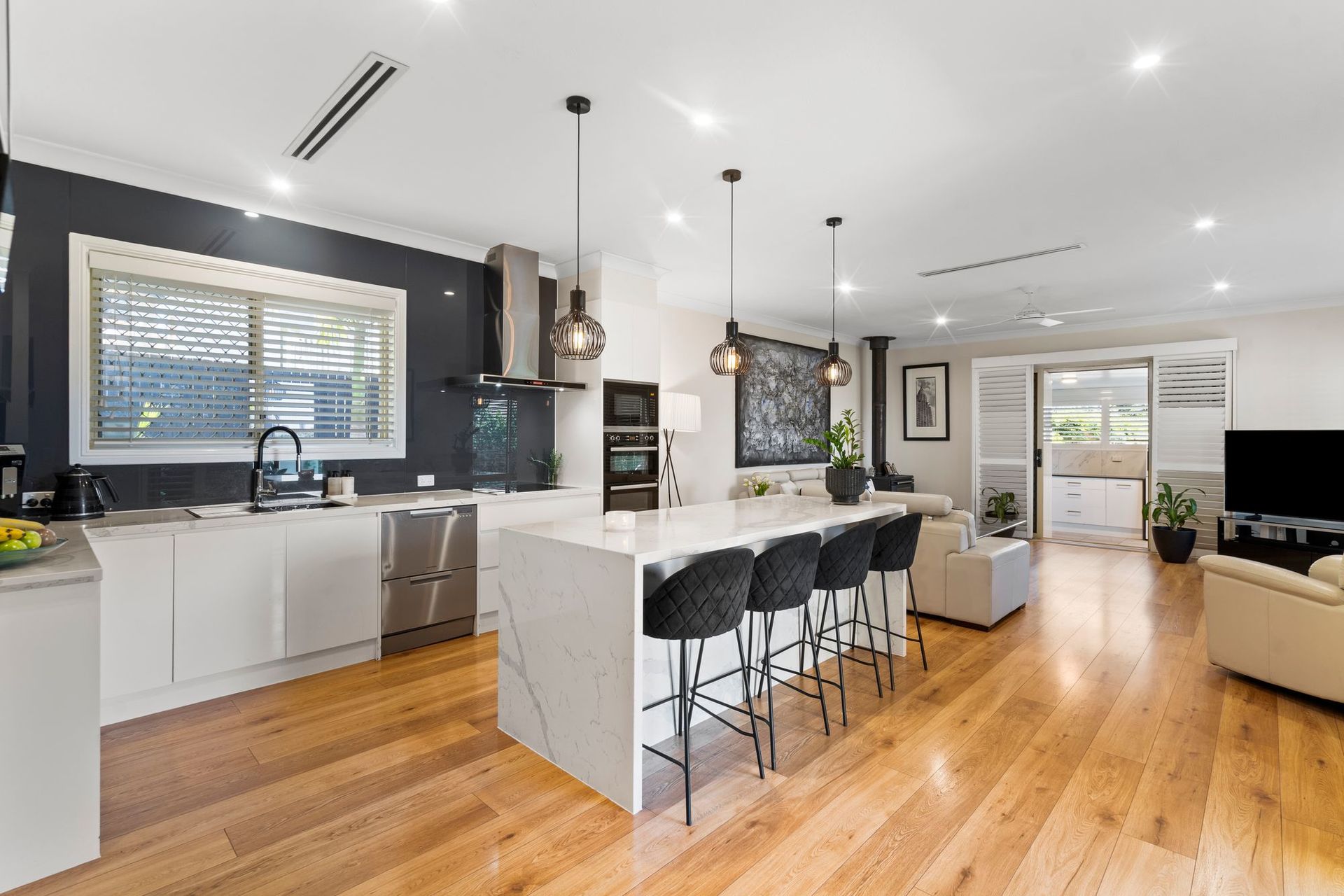 8 CARCOOLA STREET, Benowa QLD 4217 - Image 1