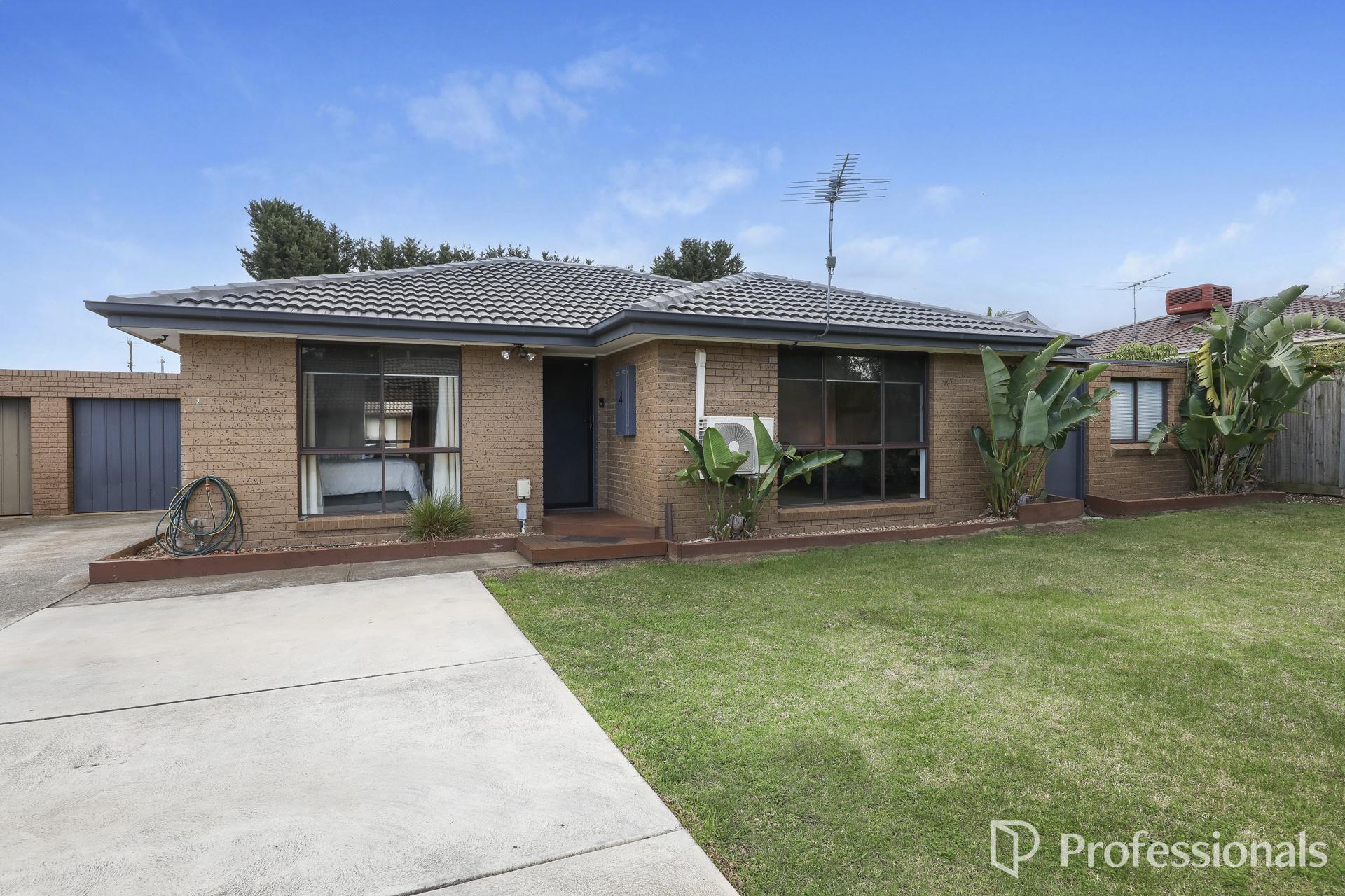 4 8 RESERVE RD WEROAD, MELTON VIC 3337 - Image 1