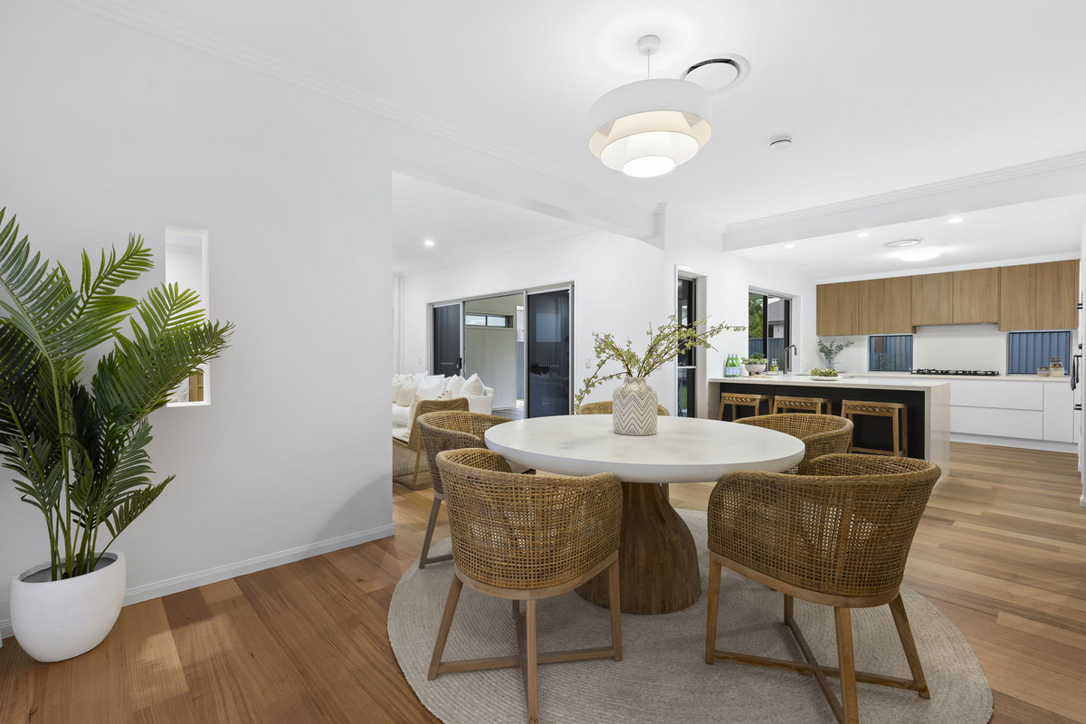 24 FEATHERTAIL PLACE, Gumdale QLD 4154 - Image 6