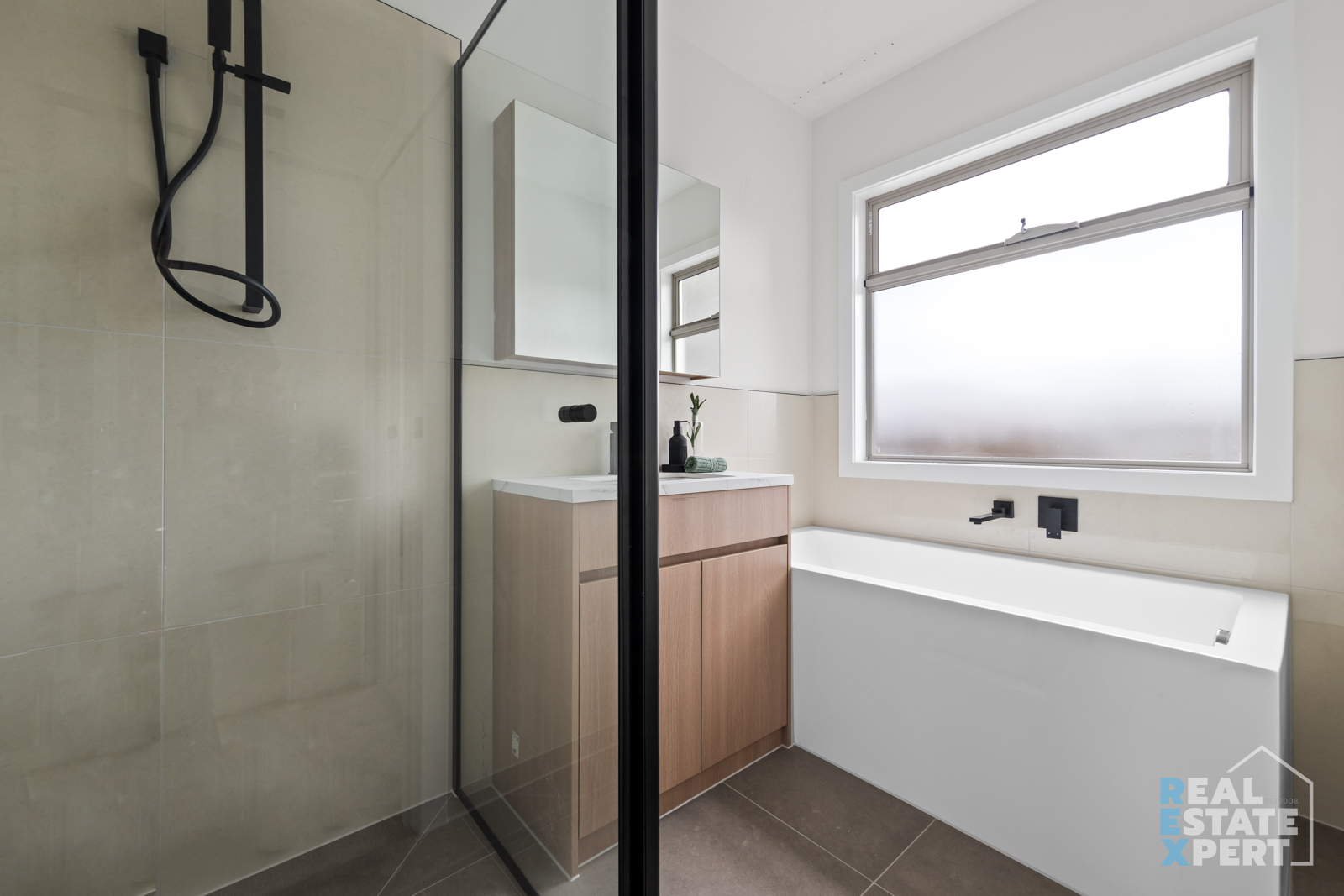 3-bedroom unit at 8 Tiger Way, Officer, VIC 3809, Cardinia, Victoria