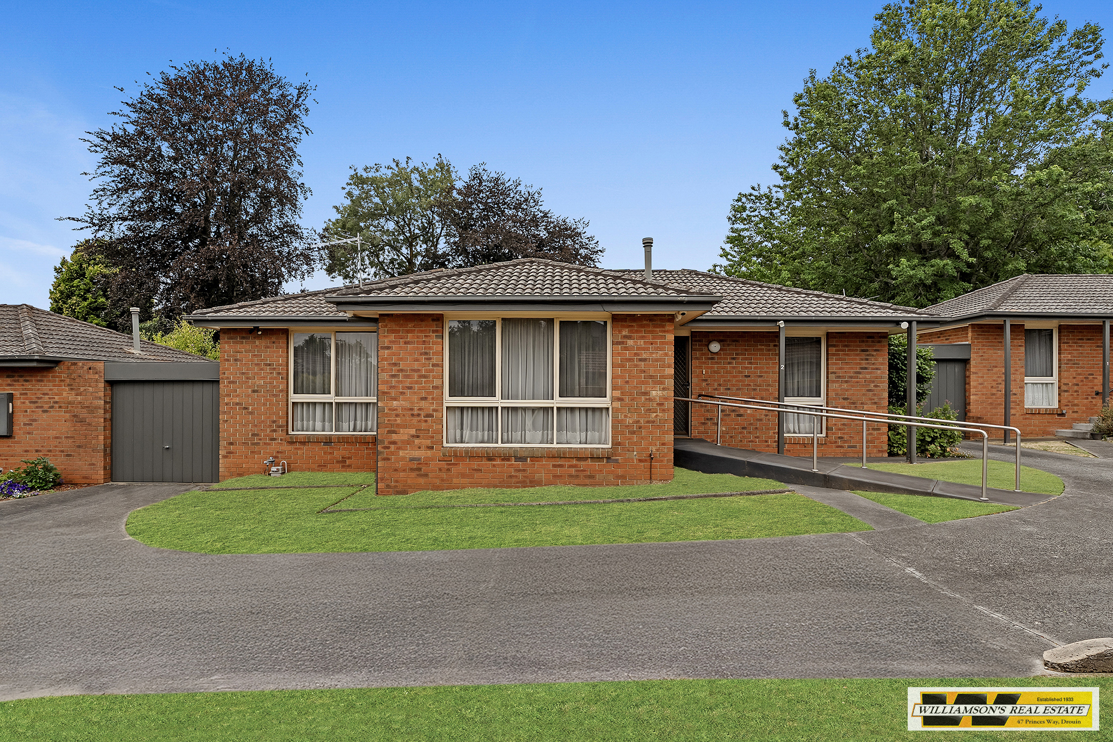 2/11 Bowen Street, Warragul, VIC 3820 - Image 2