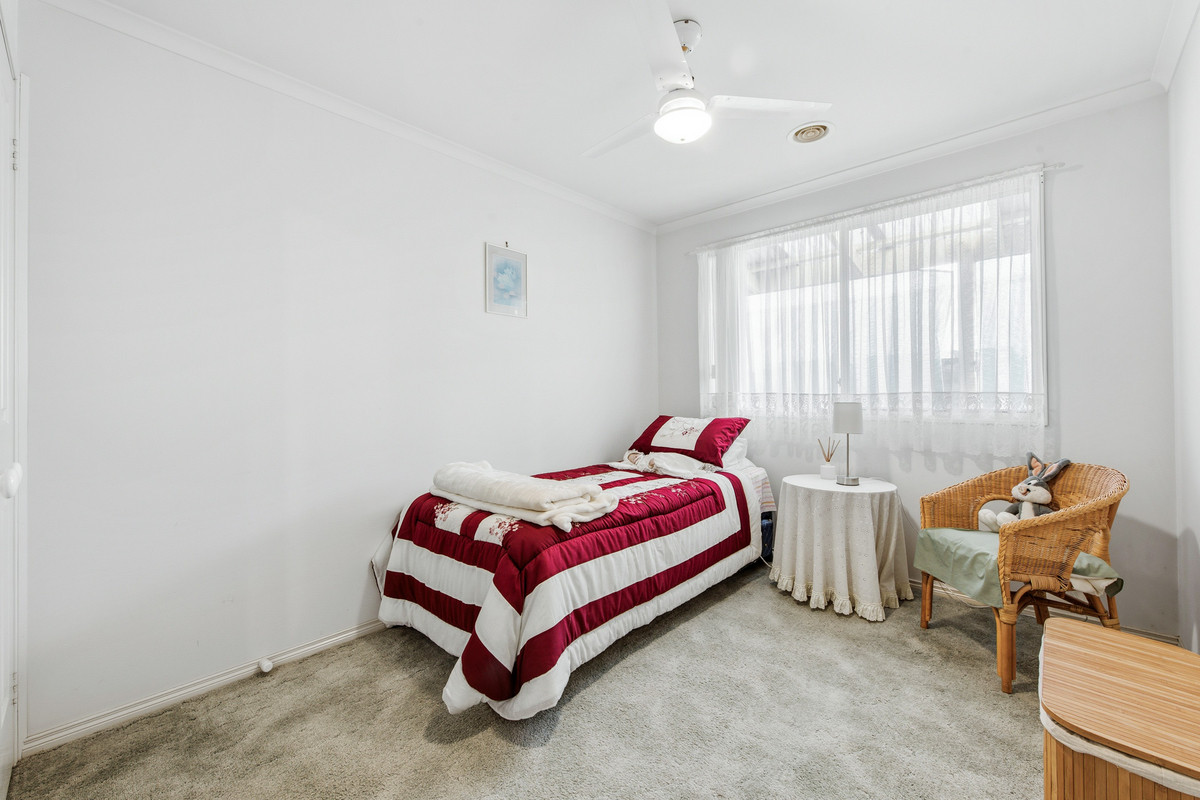 3-bedroom house at 34 Brentwood Drive, Cranbourne North, VIC 3977, Casey, Victoria