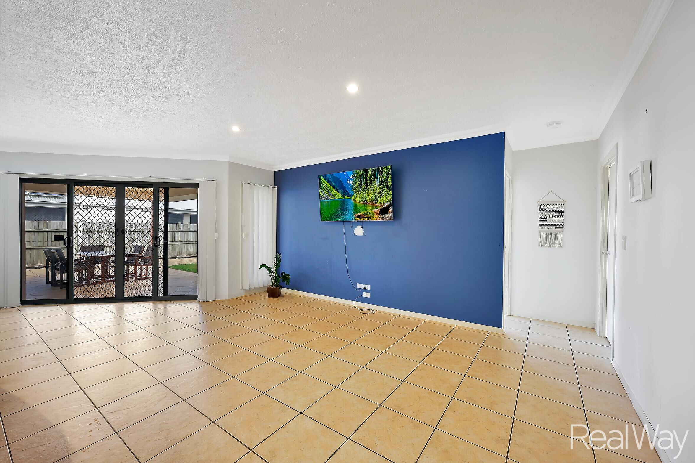 58 CHANCELLOR DRIVE, Avenell Heights QLD 4670 - Image 9