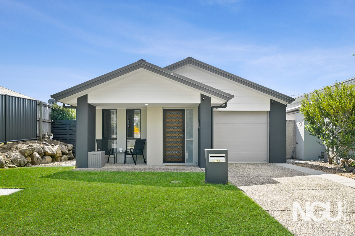 19 Coldstream Way, Holmview, QLD 4207 - Image 1