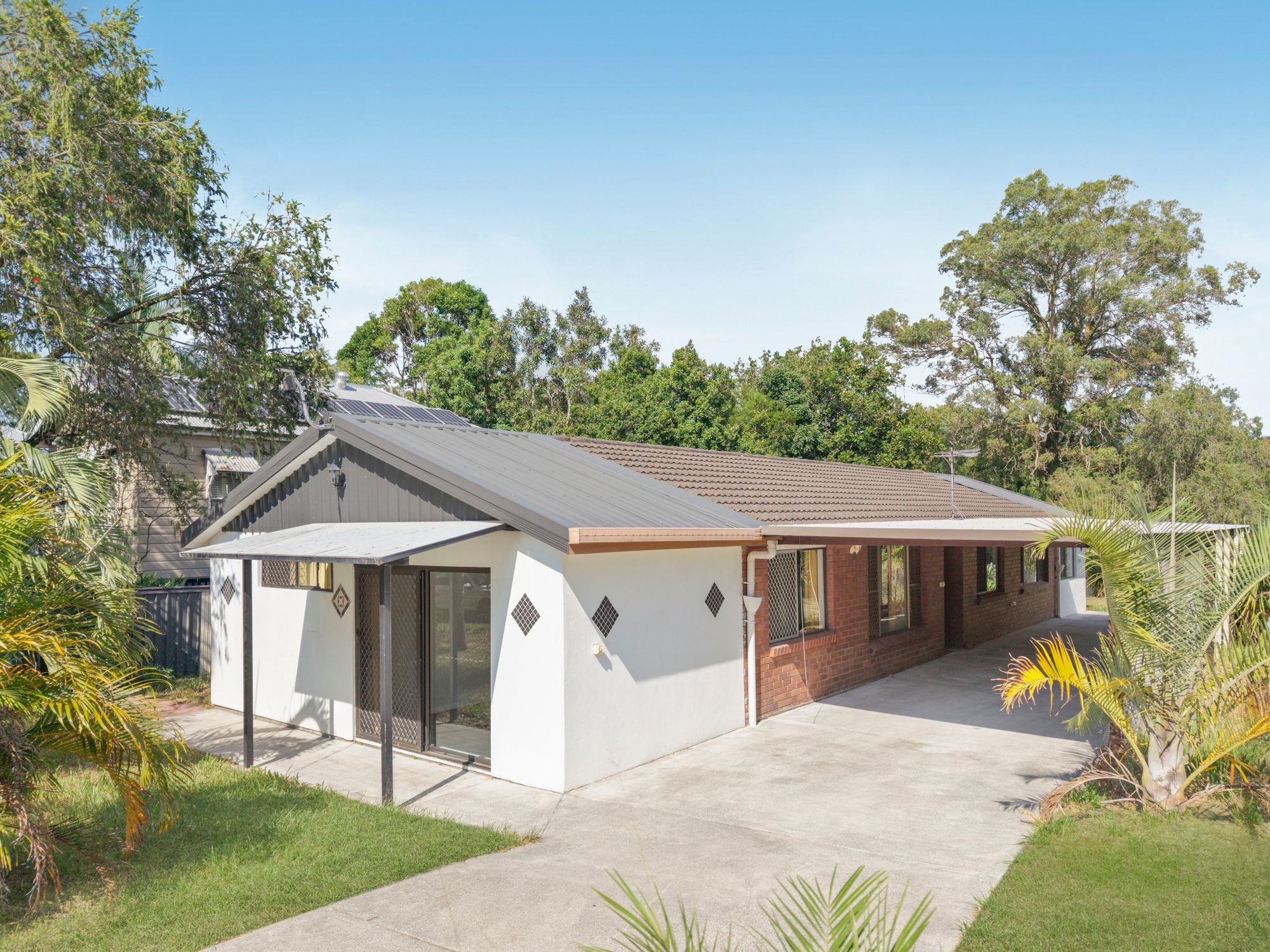 3 Broadmere Street, Annerley, QLD 4103 - Image 1