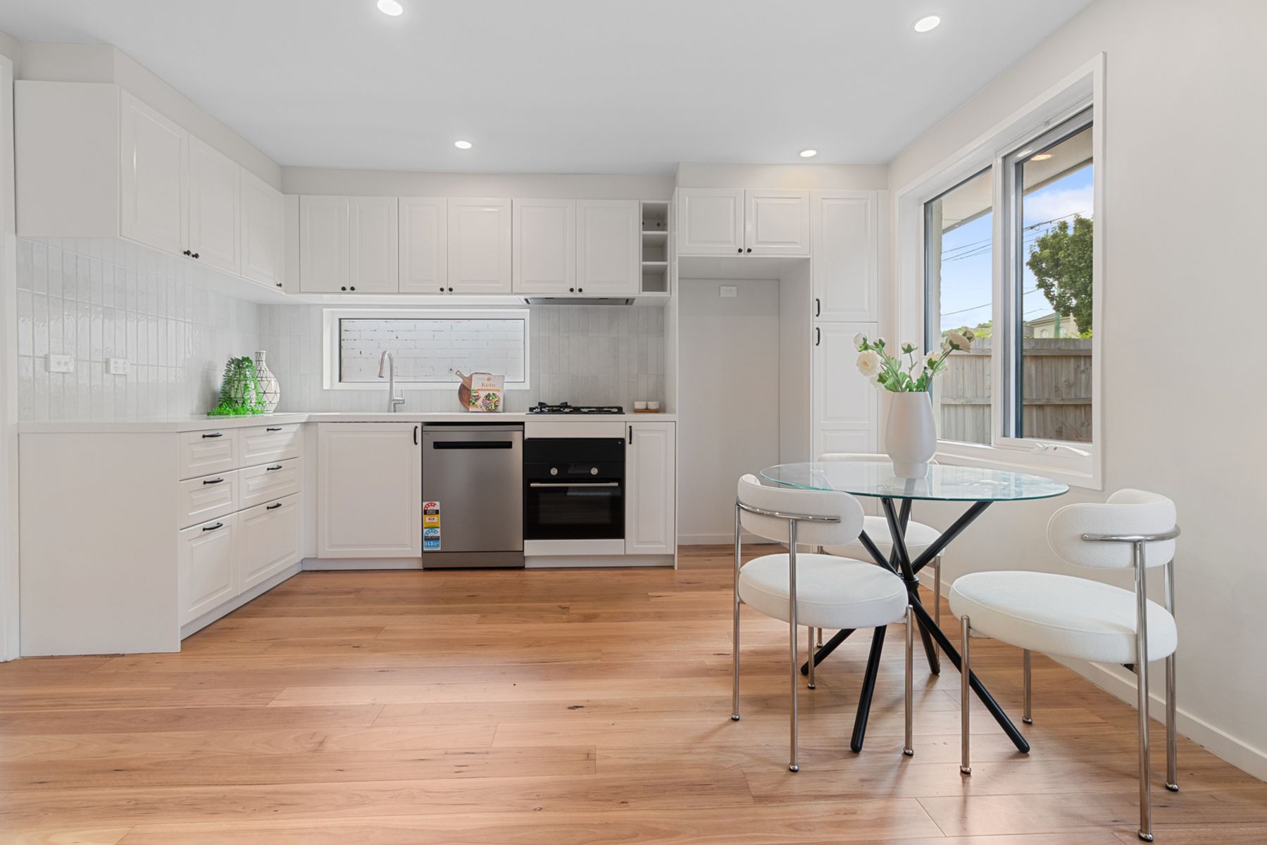 2/100 Warrigal Road, Surrey Hills, VIC 3127 - Image 4