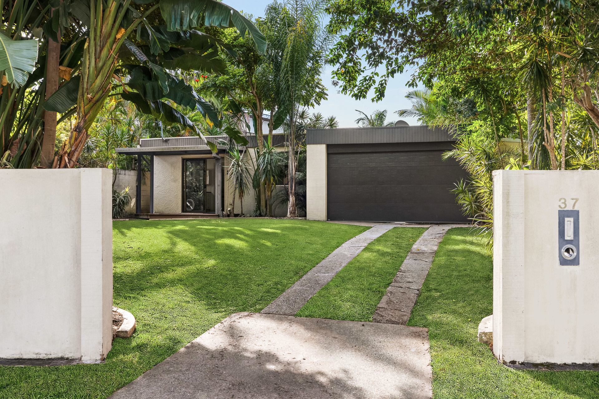4-bedroom house at 37 Holland Court, Broadbeach Waters, QLD 4218, Gold Coast, Queensland