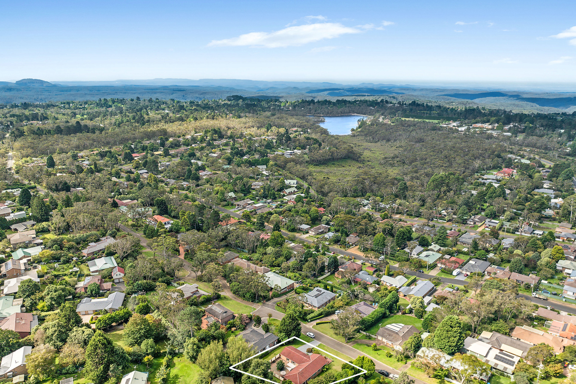 4-bedroom house at 4-6 Flora Street, Wentworth Falls, NSW 2782, Blue Mountains, New South Wales