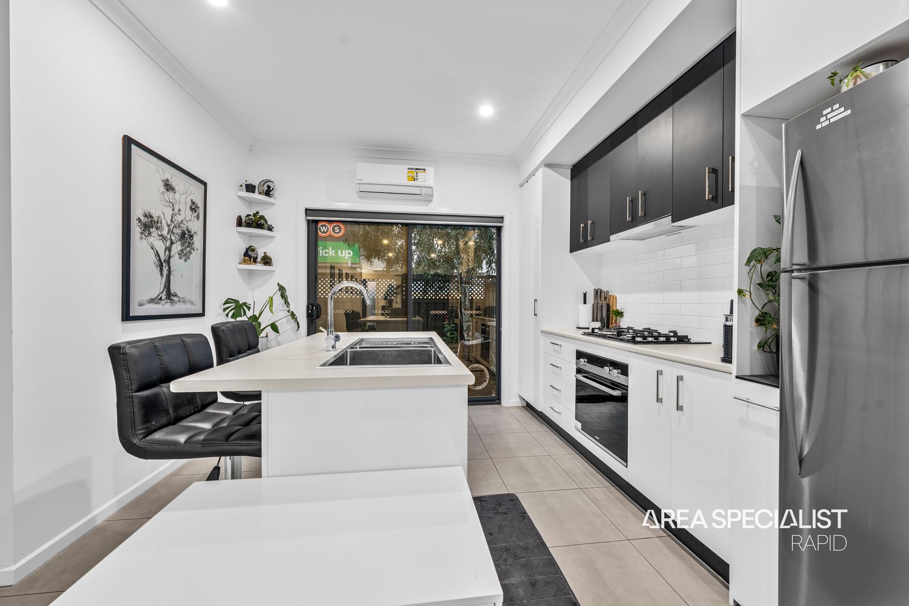 2 ZEBRA WAY, Cranbourne West VIC 3977 - Image 3