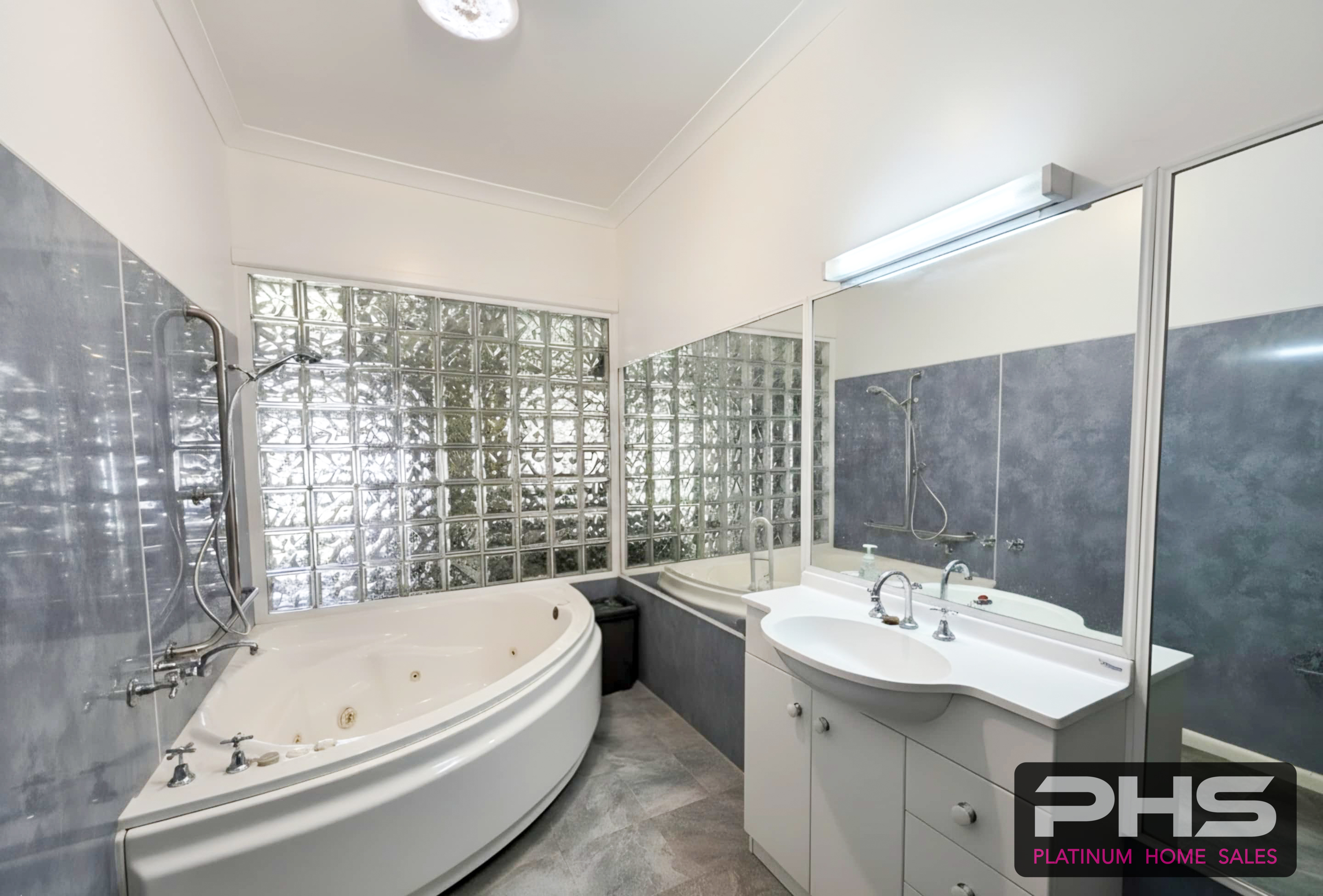 15 Lyall Avenue, Kerang, VIC 3579 - Image 4