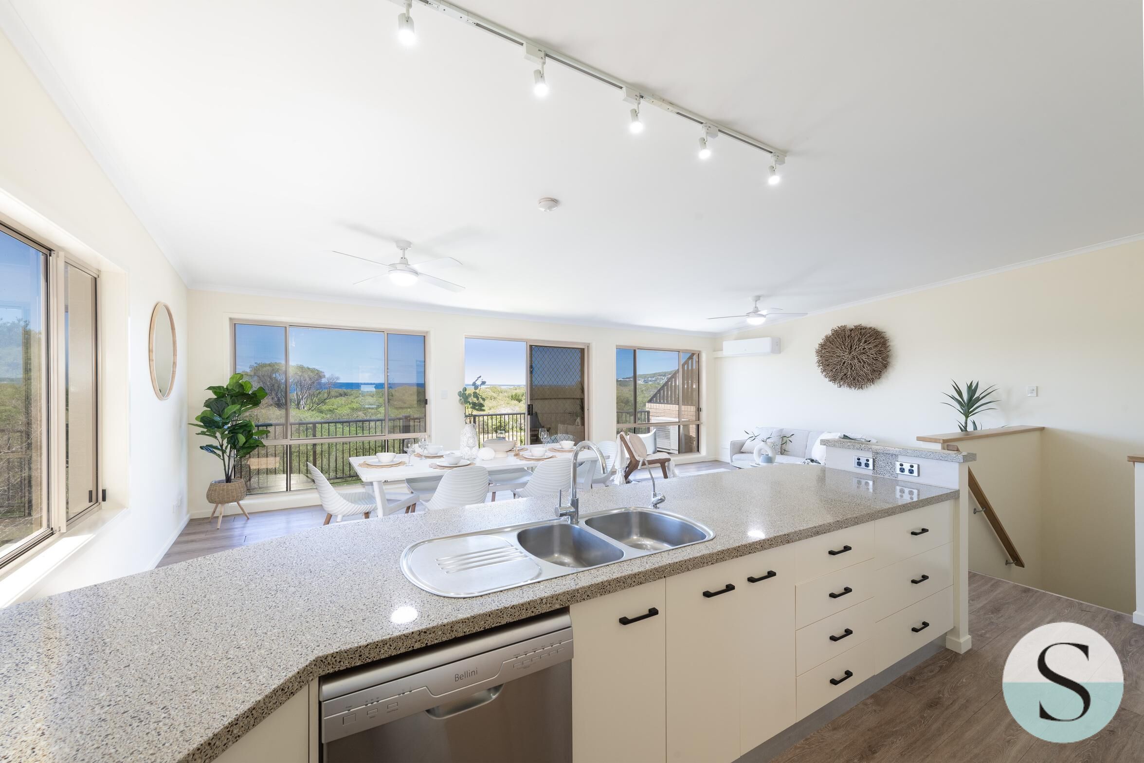 10 DRIFTWOOD CLOSE, Caves Beach NSW 2281 - Image 8