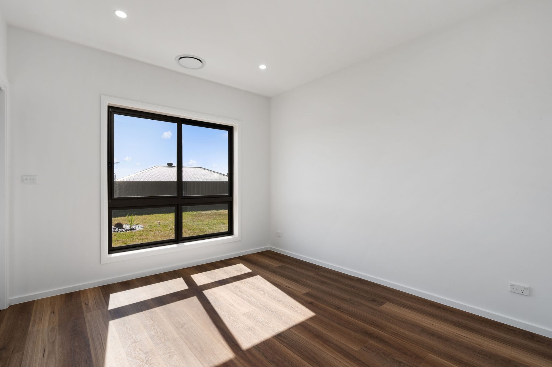 10 Photinia Street, Tralee, Nsw, 2620 - Image 4