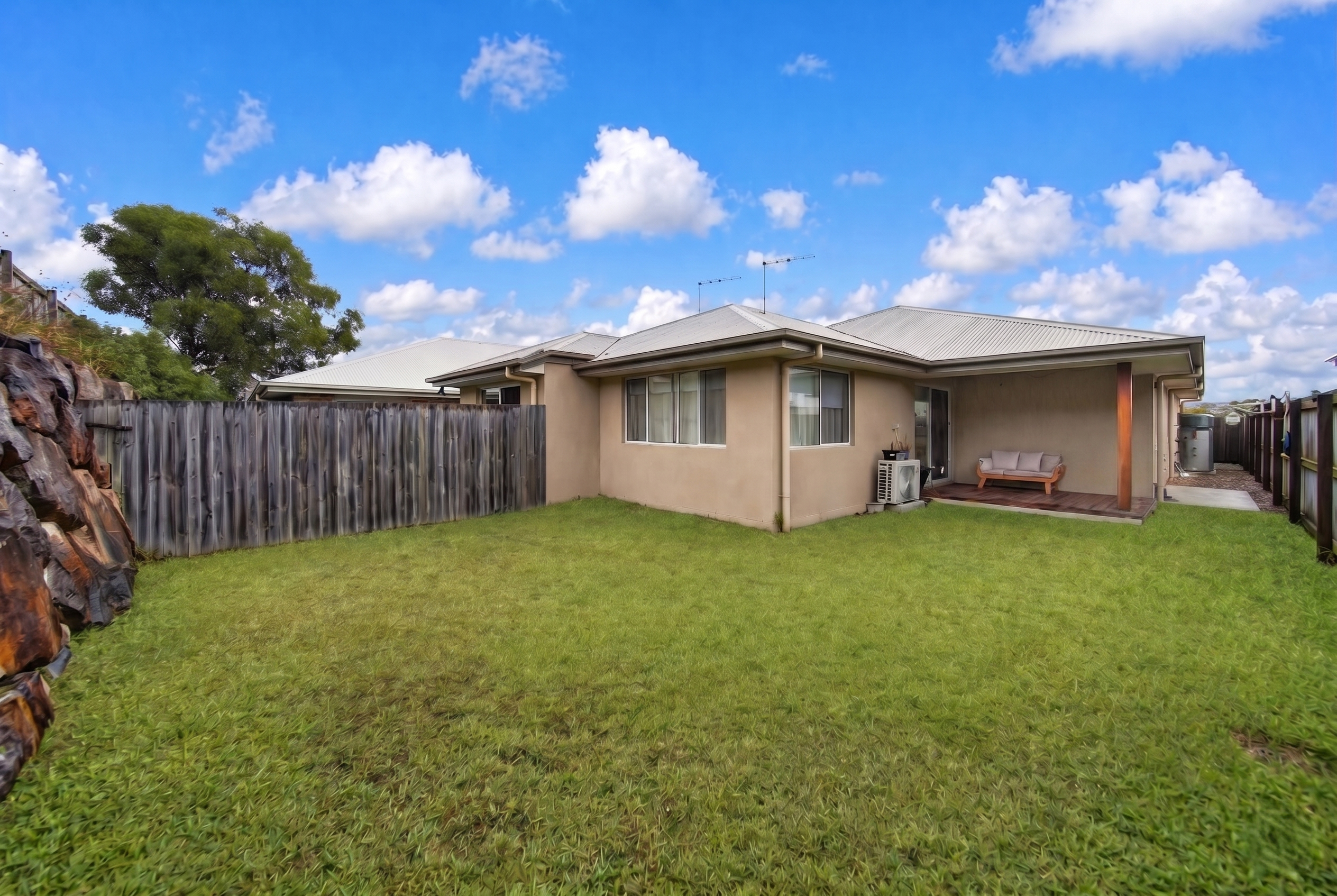 5-bedroom unit at 14 Southwood Circuit, Yarrabilba, QLD 4207, Logan, Queensland