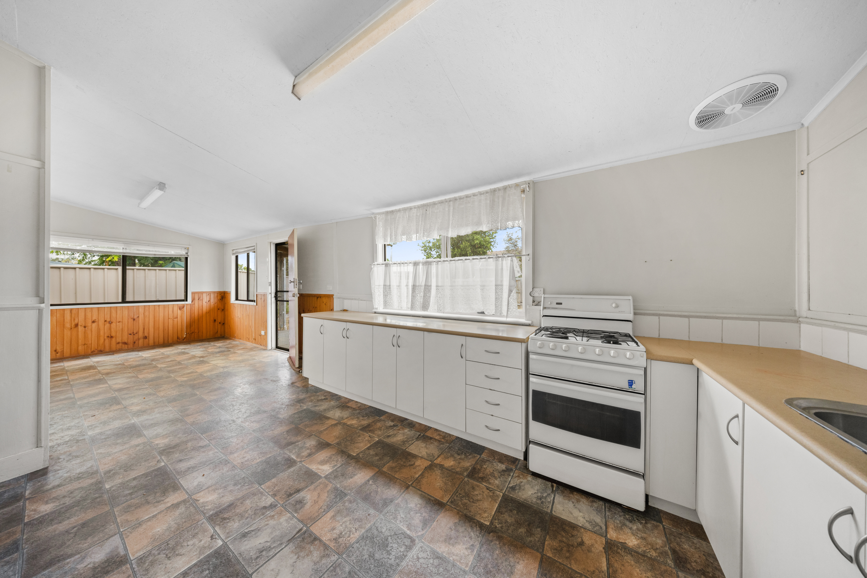 9 BAKER STREET, Wurruk VIC 3850 - Image 4
