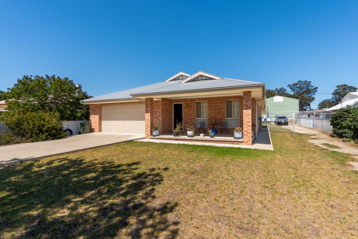 110 Camp Street, Temora, Nsw, 2666 - Image 2
