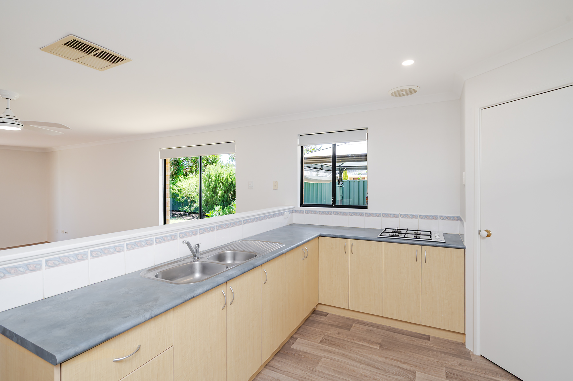 6 Regency Ramble, Wattle Grove, Wa, 6107 - Image 10
