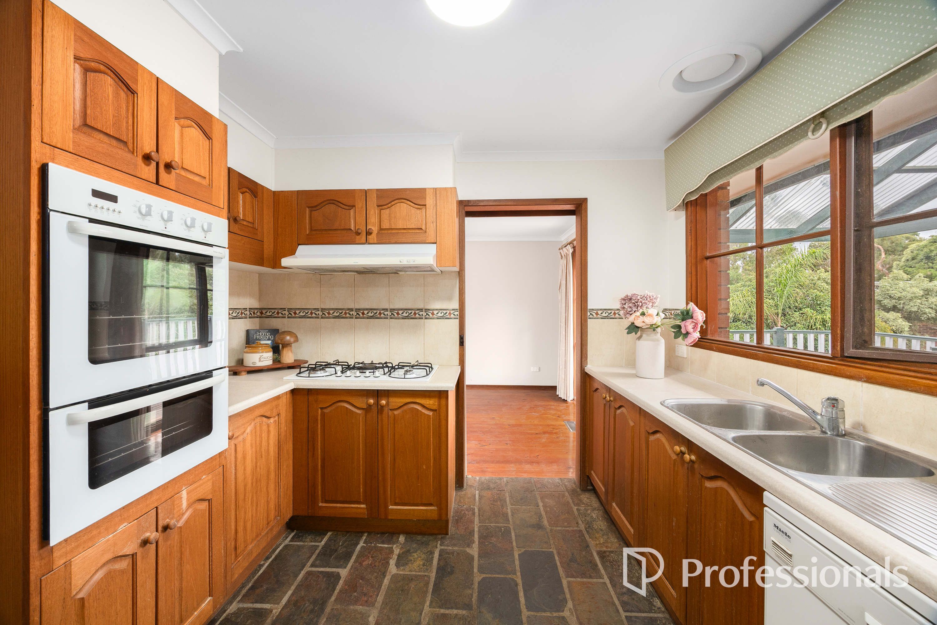 13 LAWSONS COURT, Templestowe VIC 3106 - Image 9