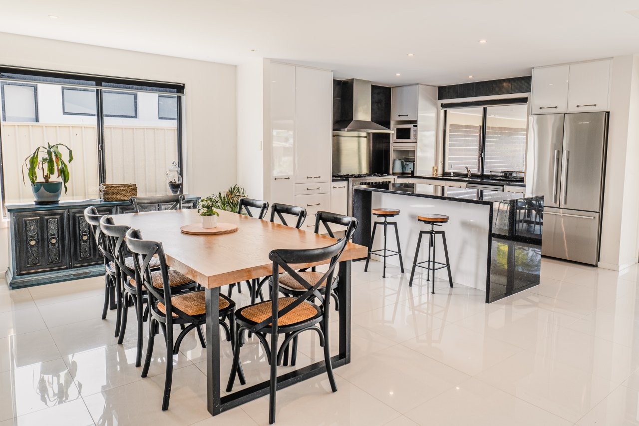 75 HOOKER BOULEVARD, Broadbeach Waters QLD 4218 - Image 2