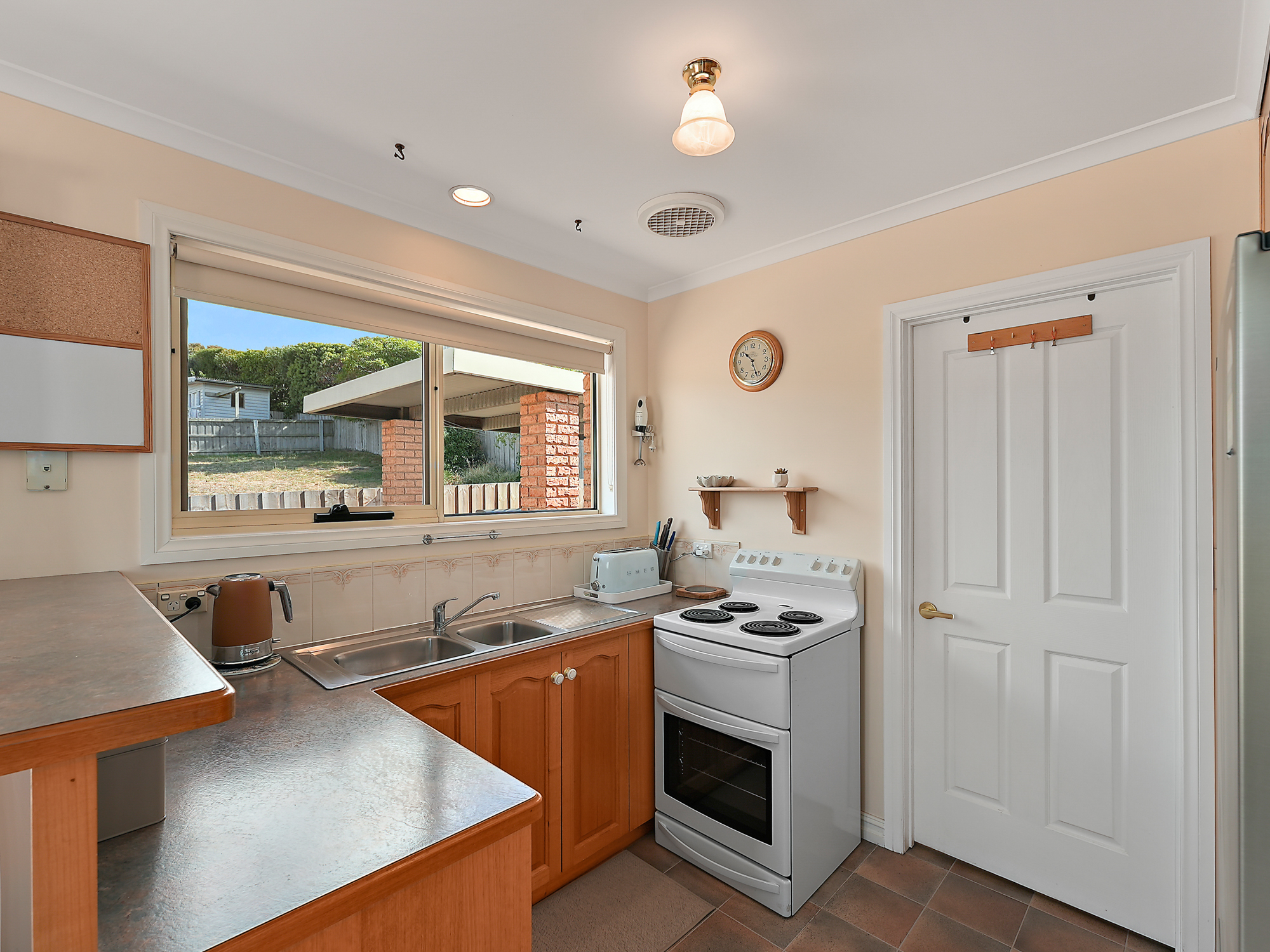 2 12 COOKS COURT, SWANSEA TAS 7190 - Image 3