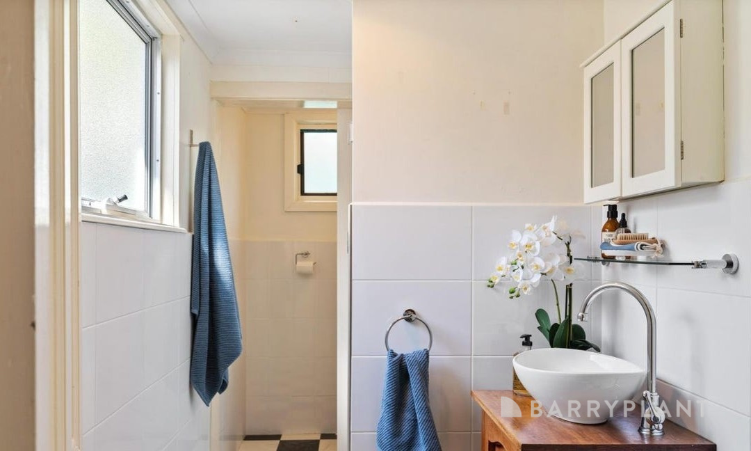 10 Queen Victoria Street, Newington, VIC 3350 - Image 6
