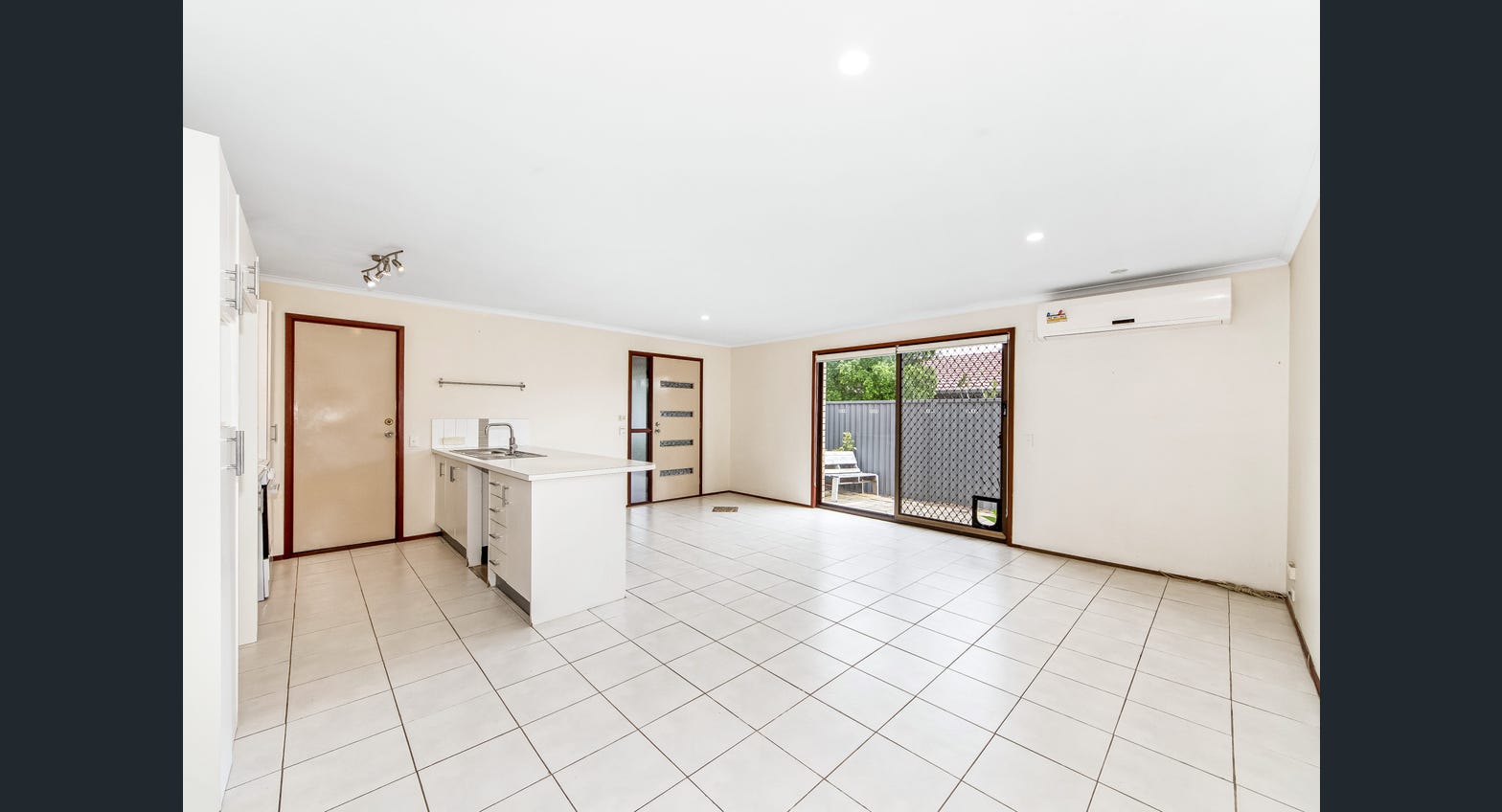 2/5 Inchcape Court, Ashmore, QLD 4214 - Image 1