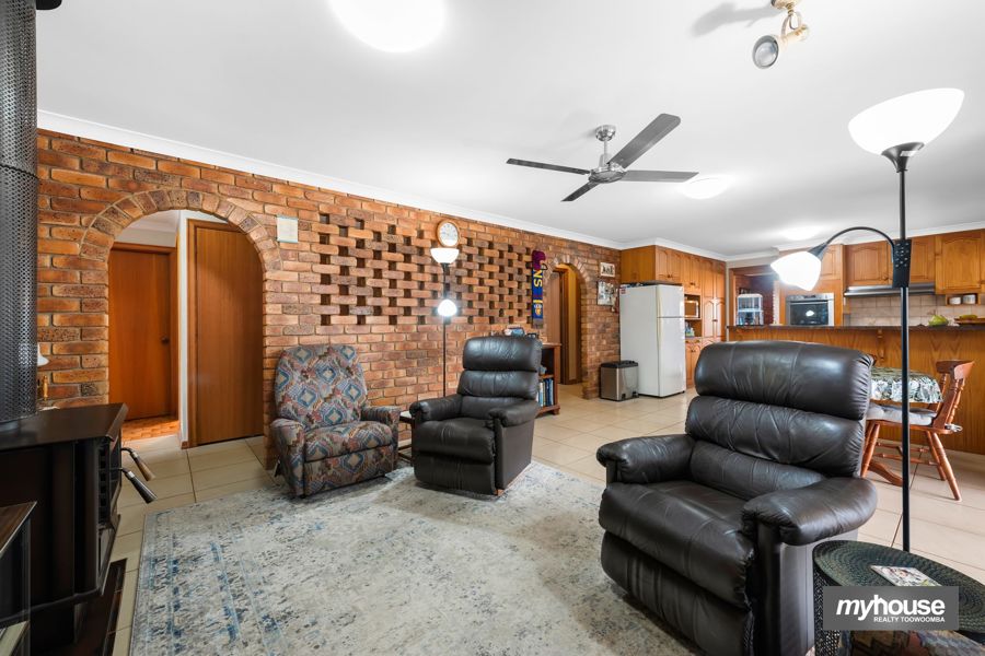 16 STUMM STREET, Kearneys Spring QLD 4350 - Image 6