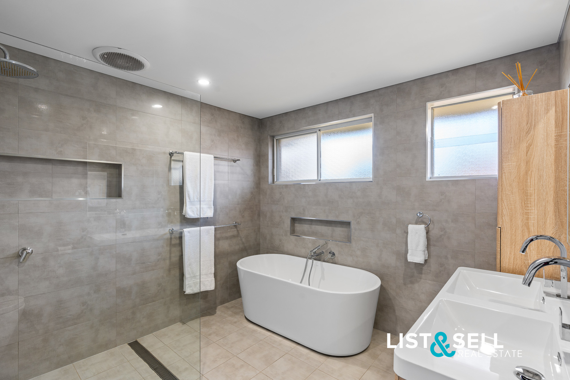 5-bedroom house at 14 MISIMA PLACE, Glenfield NSW 2167, Campbelltown (Nsw), New South Wales