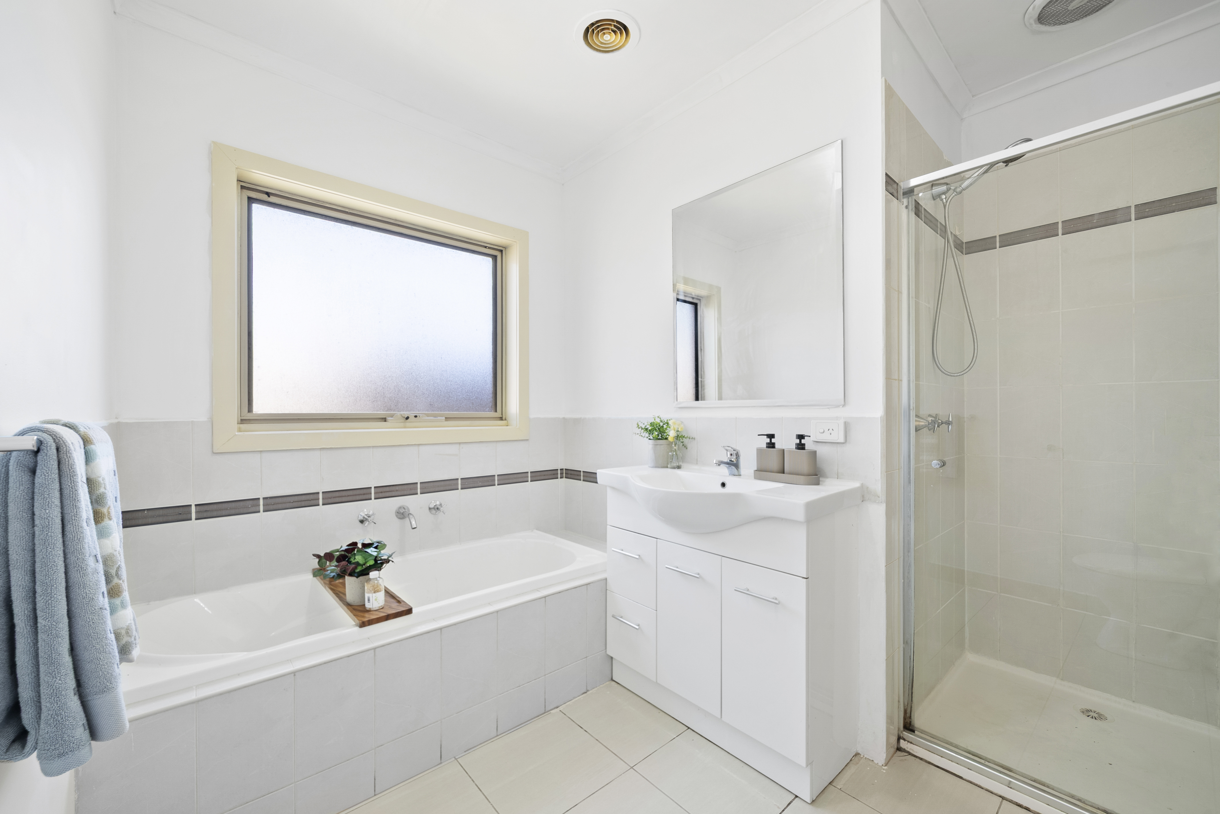 3-bedroom unit at 3 77 WATTLE DRIVE, DOVETON VIC 3177, Casey, Victoria