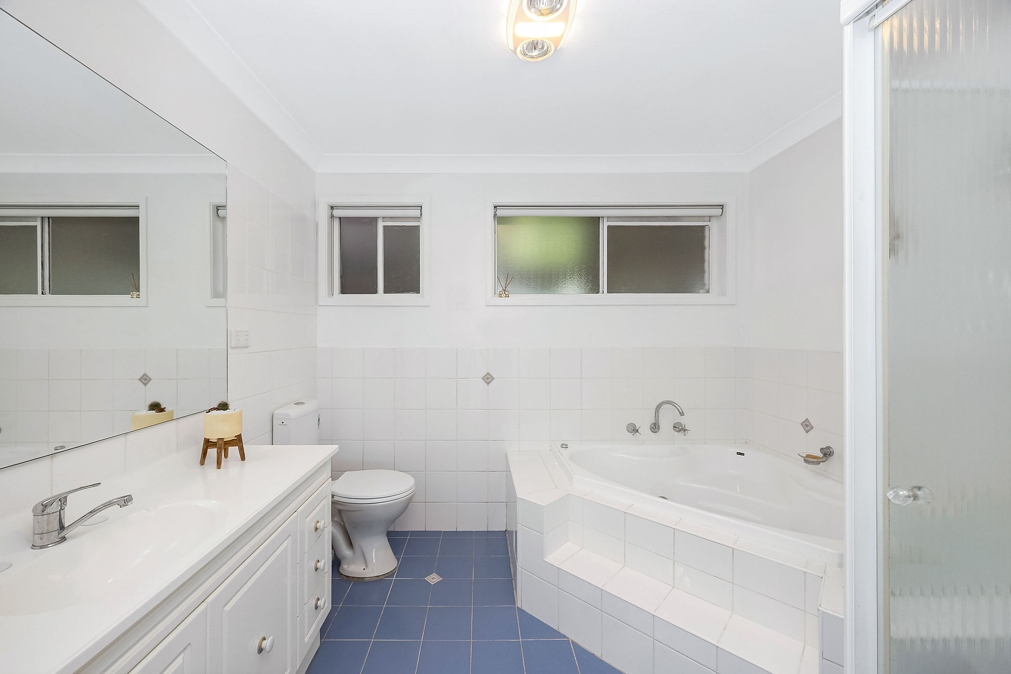 20 DONEGAL ROAD, Berkeley Vale NSW 2261 - Image 8