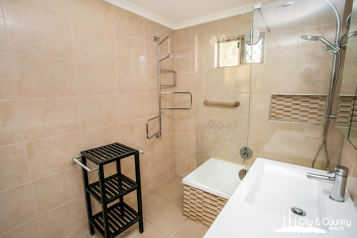 12 Dorothy Street, Mornington, QLD 4825 - Image 4