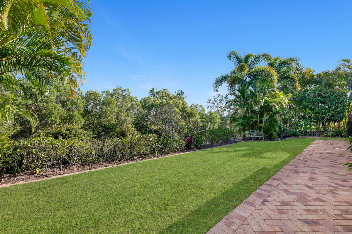8 HUXLEY COURT, Pacific Pines QLD 4211 - Image 7