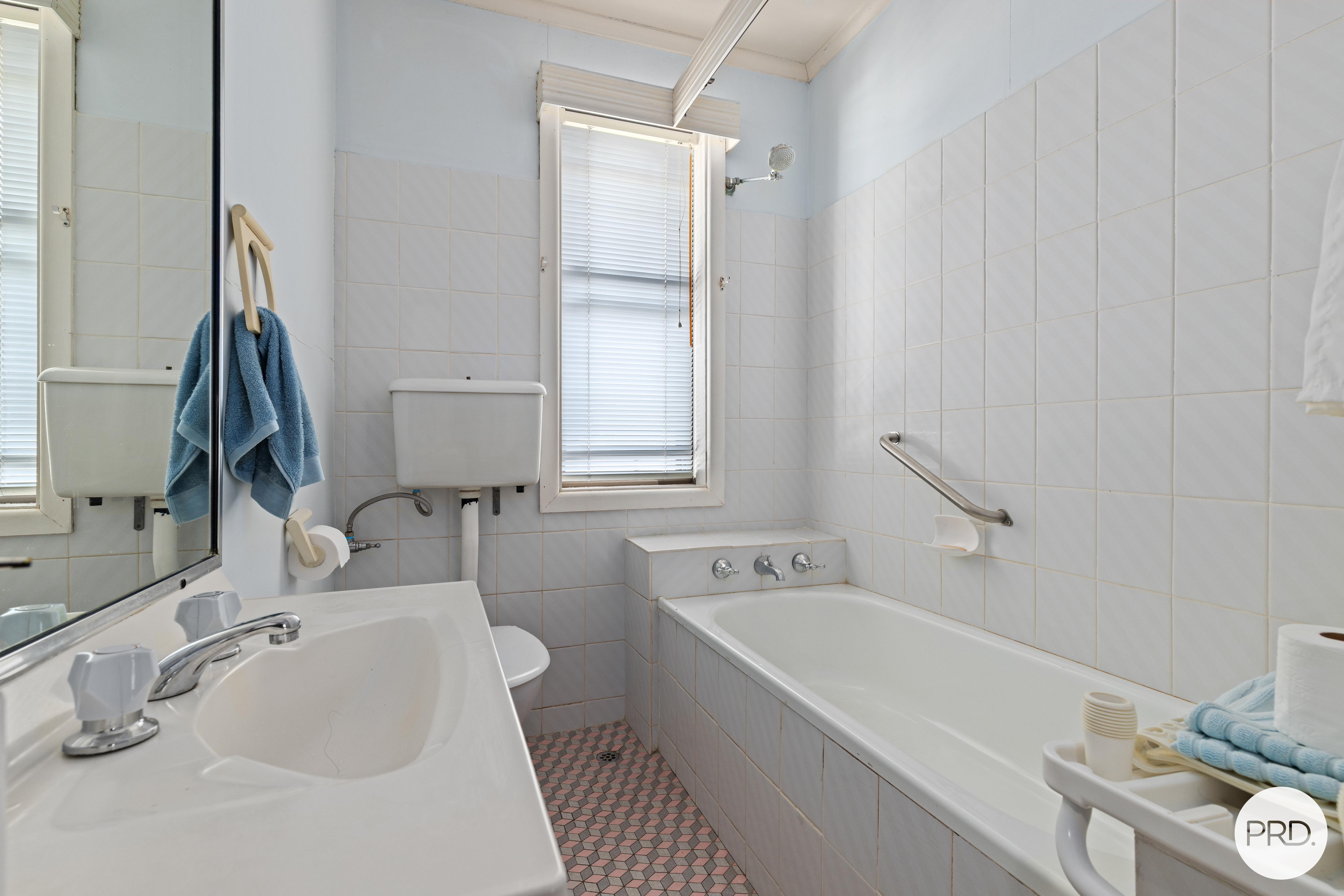 16 SEAFORTH AVENUE, Oatley NSW 2223 - Image 9