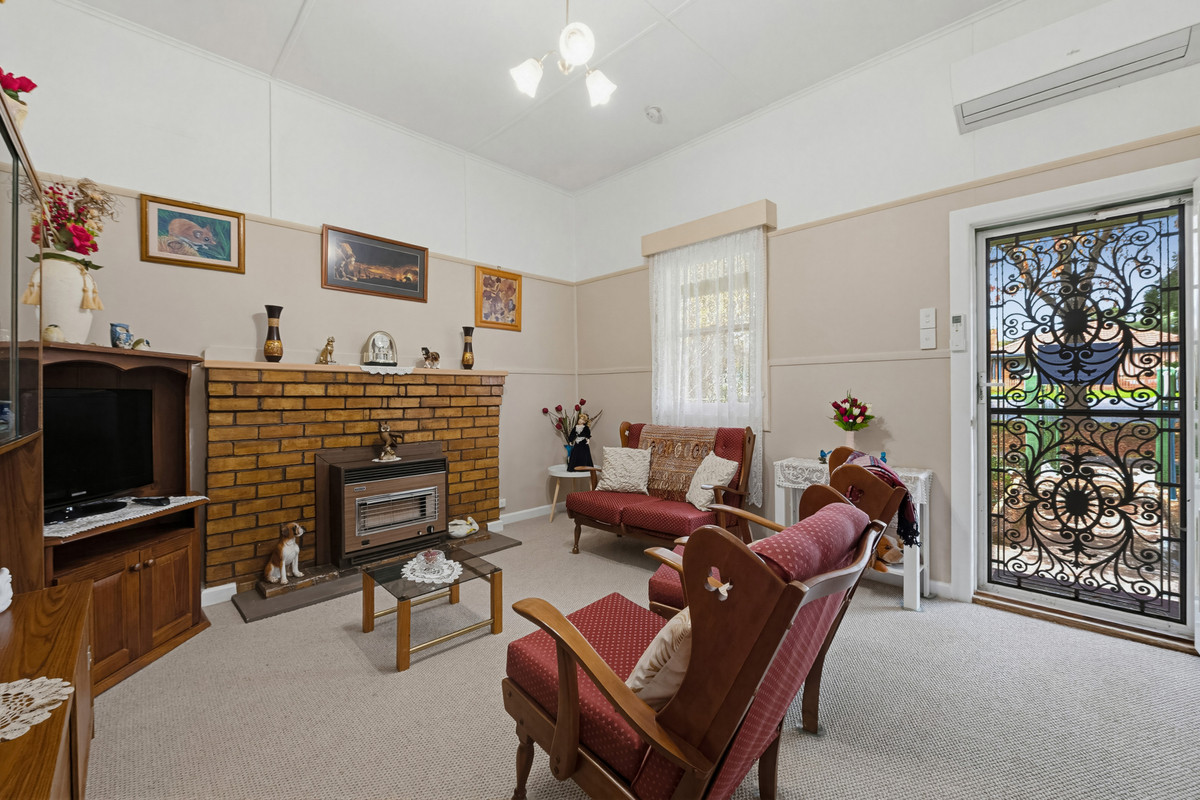 16 Reef Street, Wedderburn, Vic, 3518 - Image 2