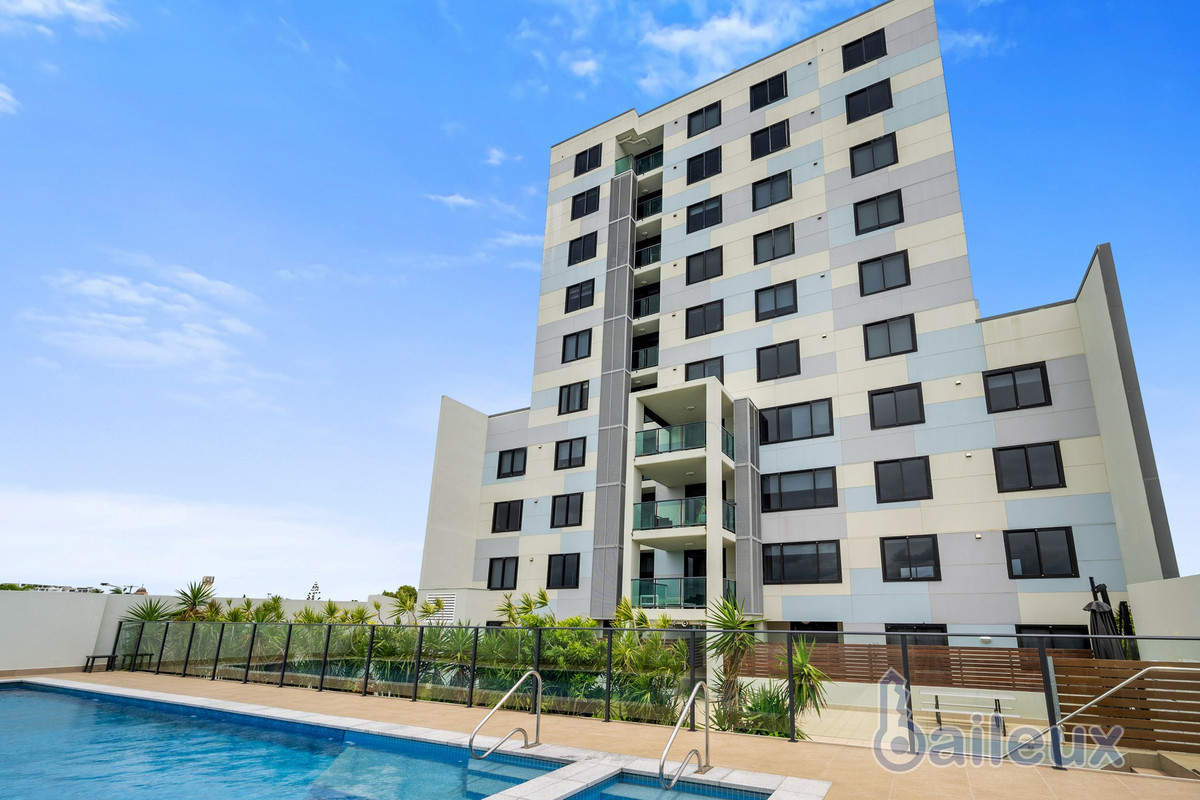 THE CROWN 303 27 RIVER STREET, MACKAY QLD 4740 - Image 1