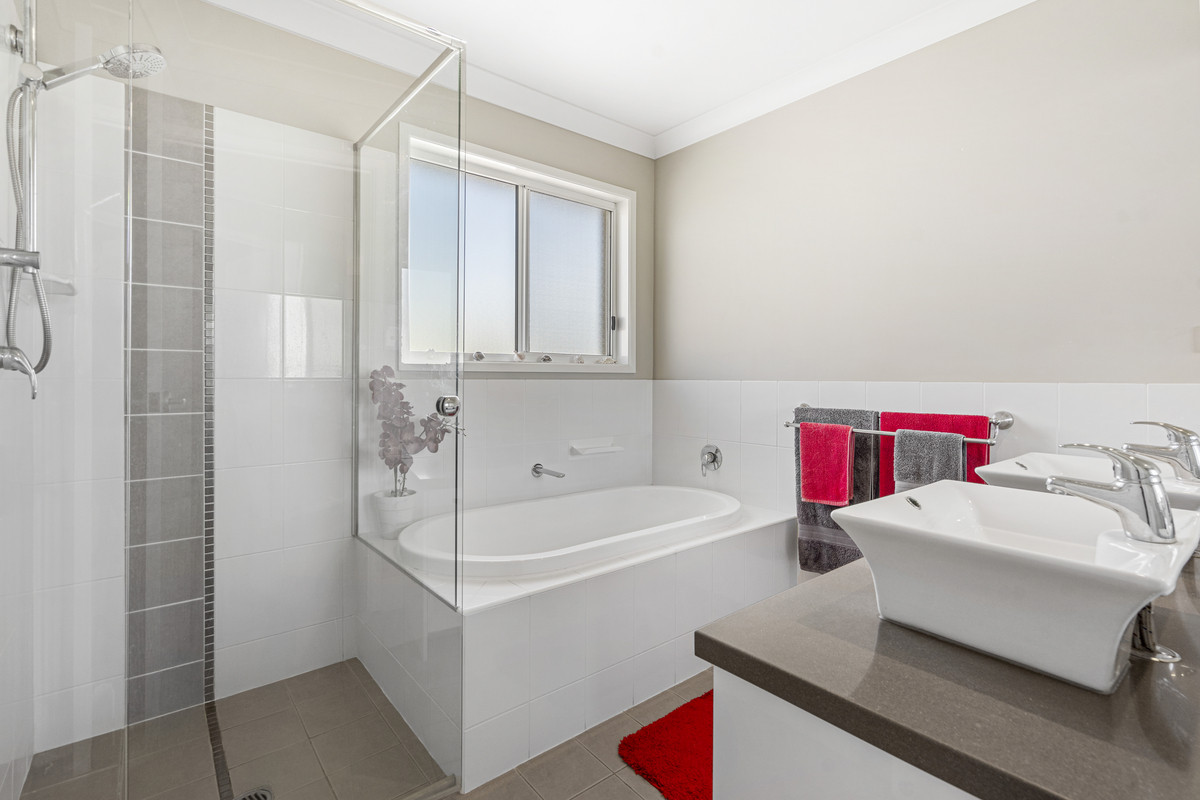 588 Oxley Avenue, Scarborough, QLD 4020 - Image 9