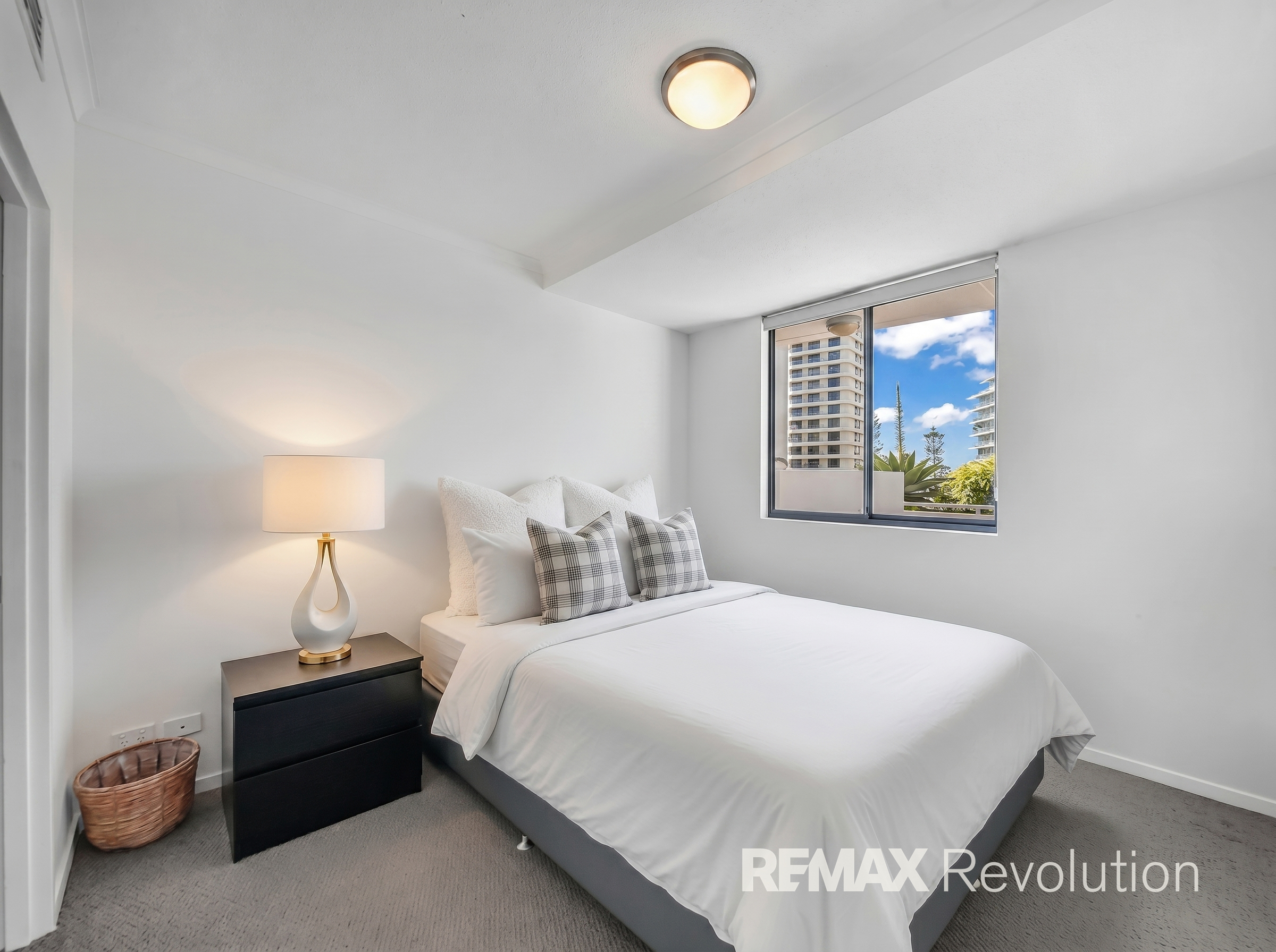 1006 1 OCEAN STREET, BURLEIGH HEADS QLD 4220 - Image 10