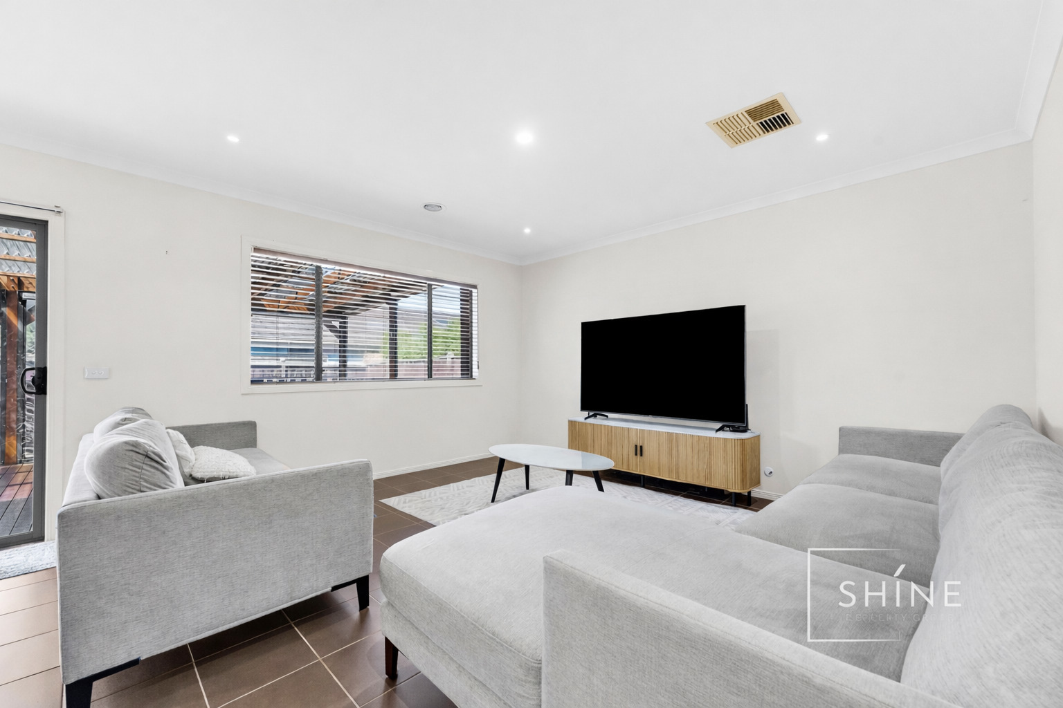 5 Autumn Fields Drive, Cranbourne North, VIC 3977 - Image 2