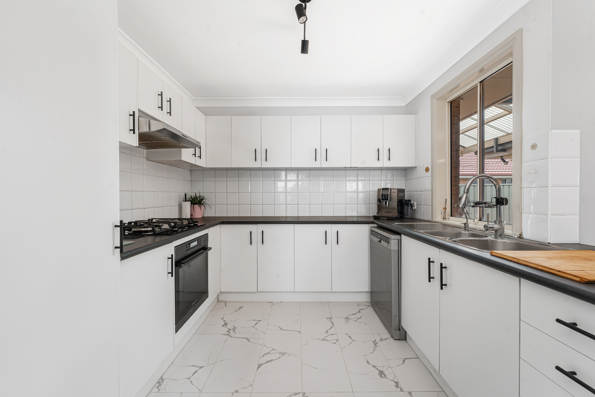 10 Lacepede Place, Hinchinbrook, NSW 2168 - Image 6