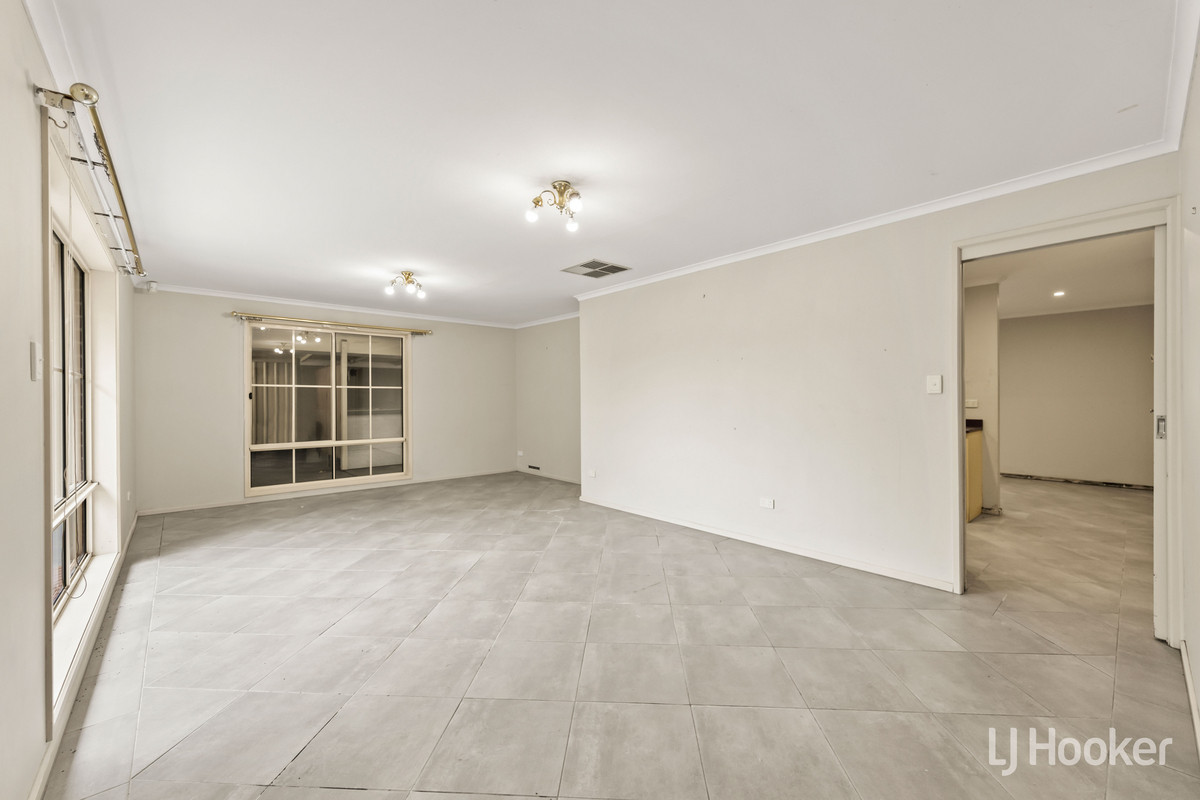 2 PINEHURST COURT, Craigmore SA 5114 - Image 4
