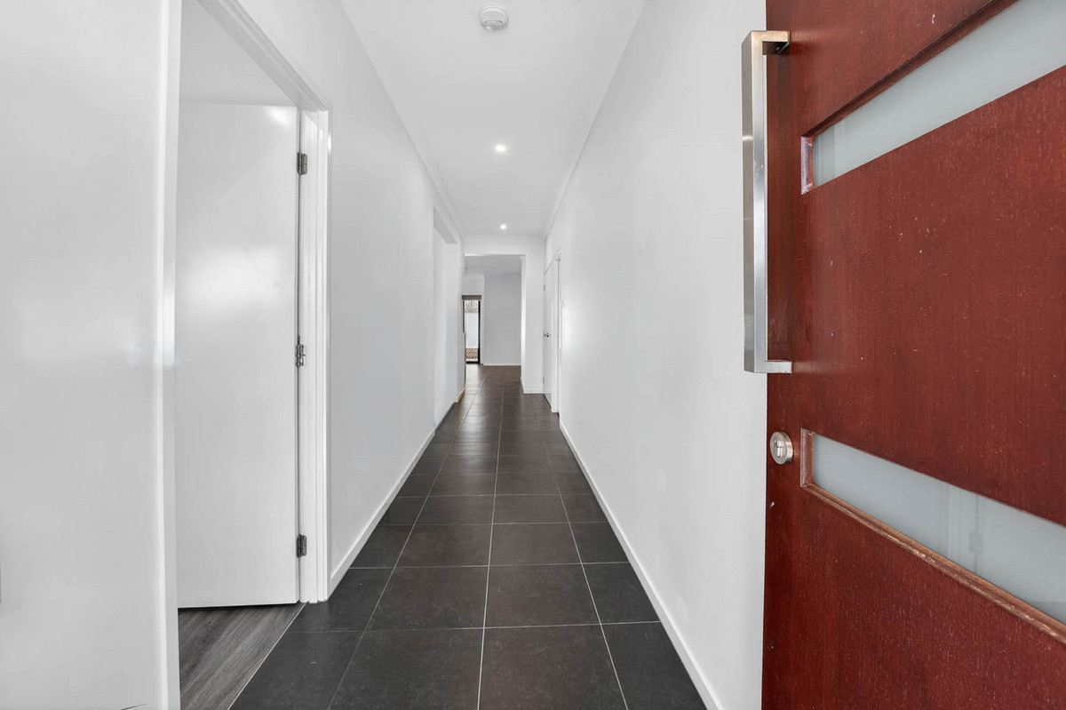 34 KINCRAIG CIRCUIT, Spring Mountain QLD 4300 - Image 3