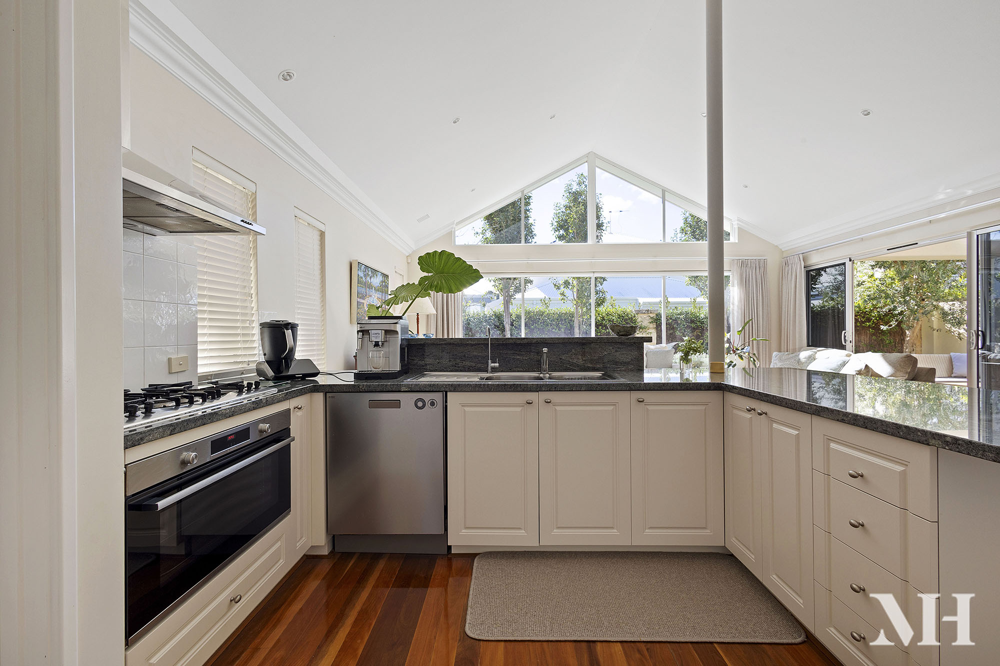 6 CHIPPERFIELD COURT, Mosman Park WA 6012 - Image 8