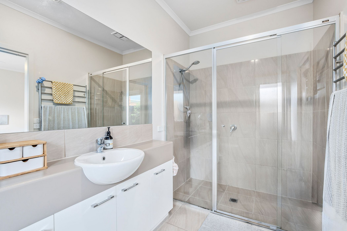 3-bedroom unit at 2/2 Fairbrae Avenue, Belmont, VIC 3216, Greater Geelong, Victoria