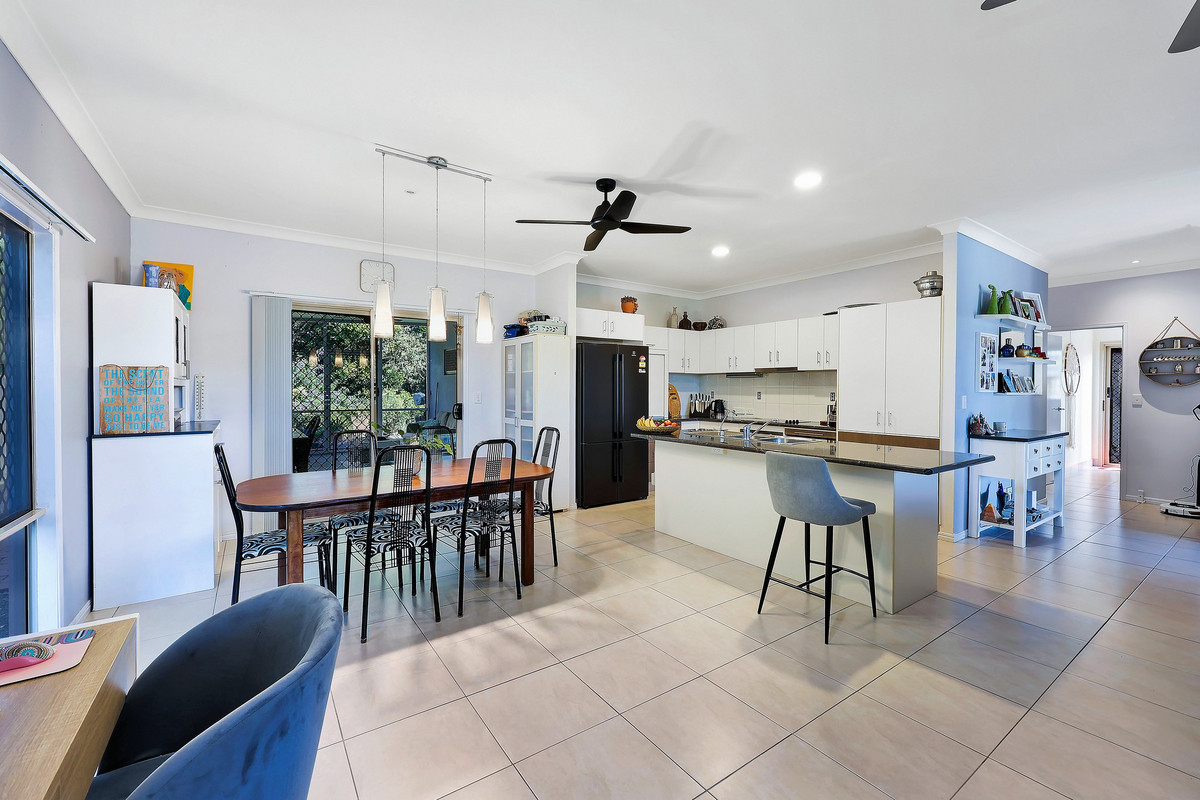 8 AQUA COURT, Toogoom QLD 4655 - Image 3