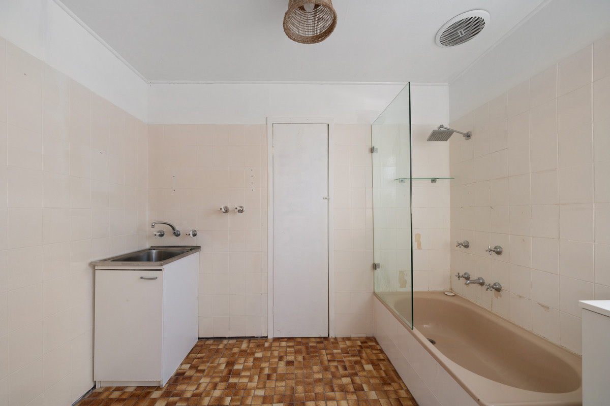 3-bedroom house at 2 Brogden Road, The Entrance North, NSW 2261, , New South Wales