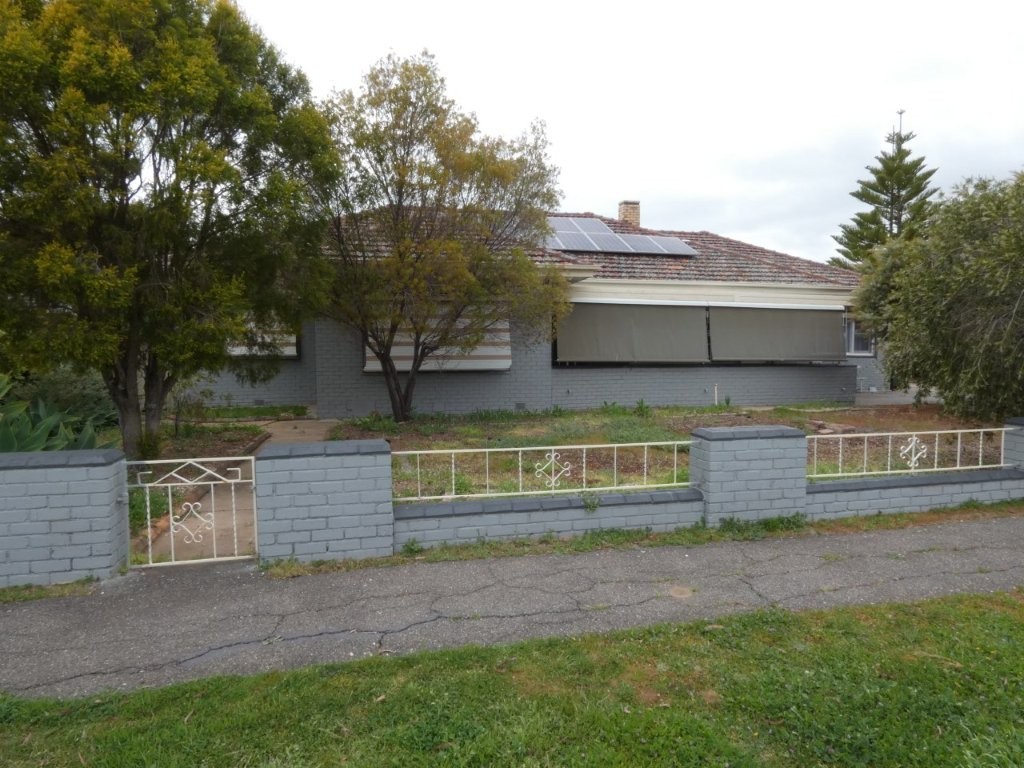 5-bedroom house at 43 Devereux Street, Warracknabeal, VIC 3393, Yarriambiack, Victoria