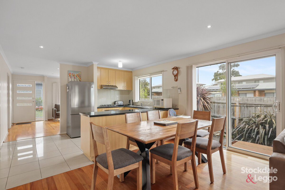 2/11 Douglas Road, Cowes, VIC 3922 - Image 3