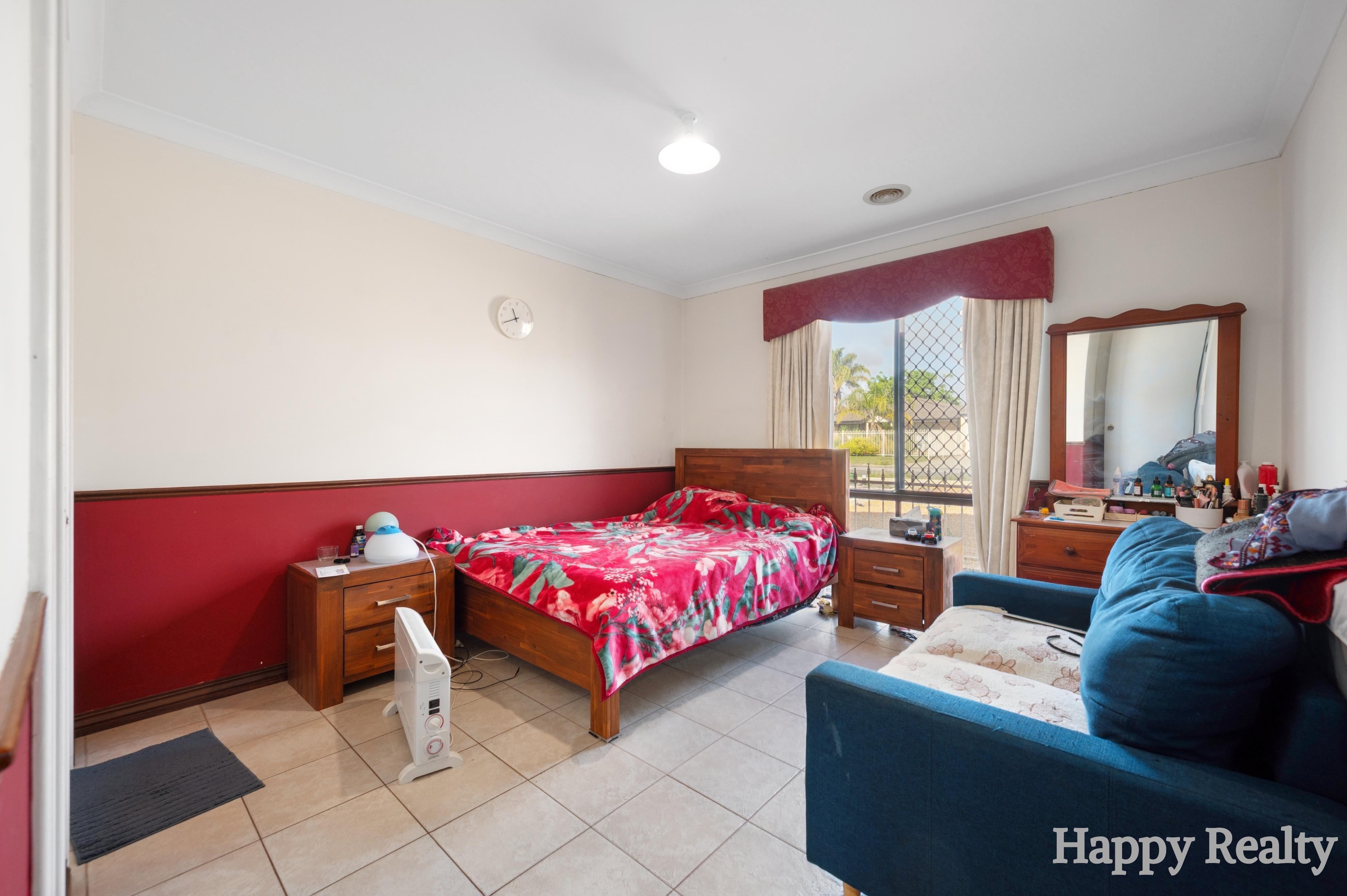 33 Forest Lakes Drive, Thornlie, WA 6108 - Image 6