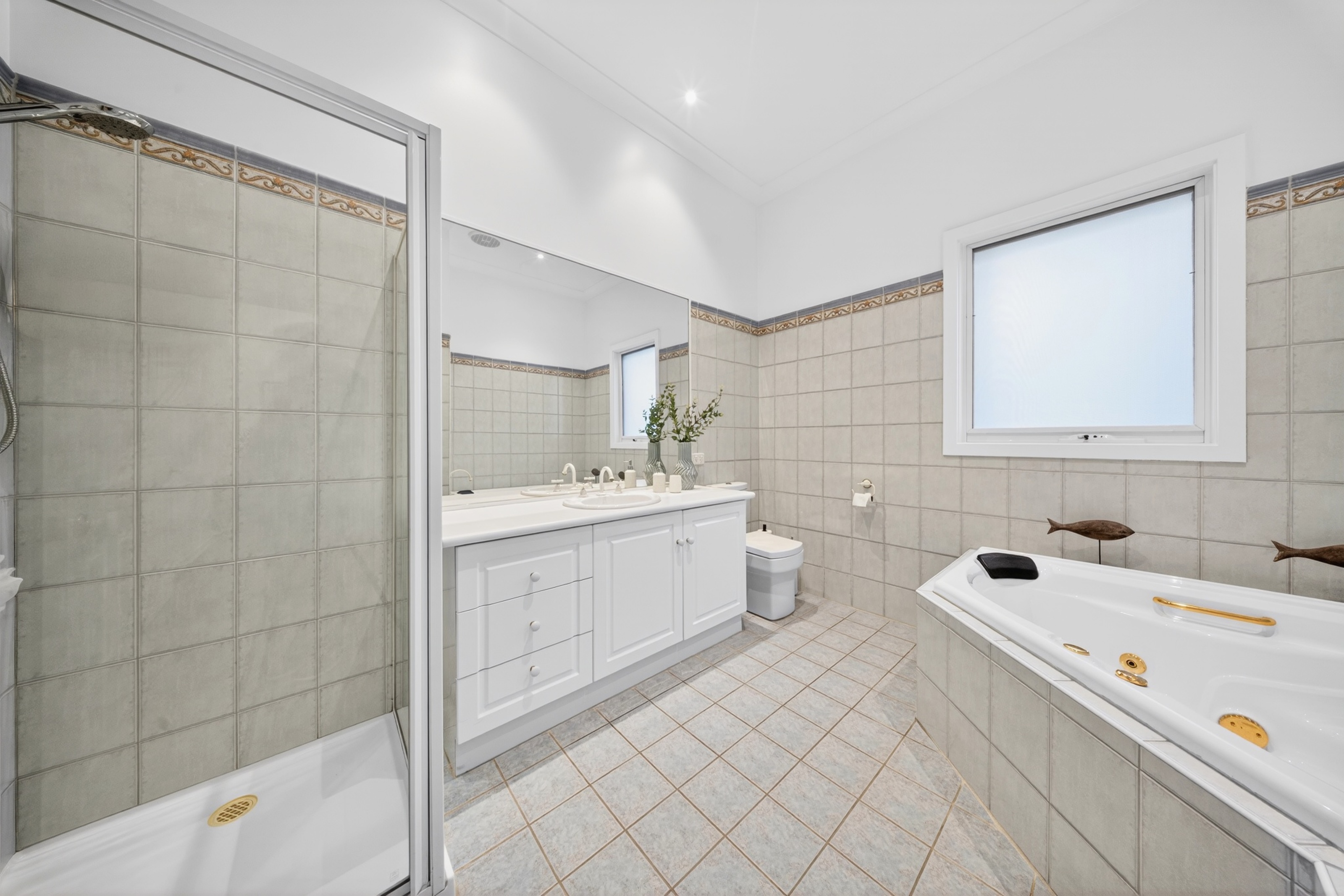 5-bedroom house at 31 Tamar Grove, Oakleigh, VIC 3166, Monash, Victoria